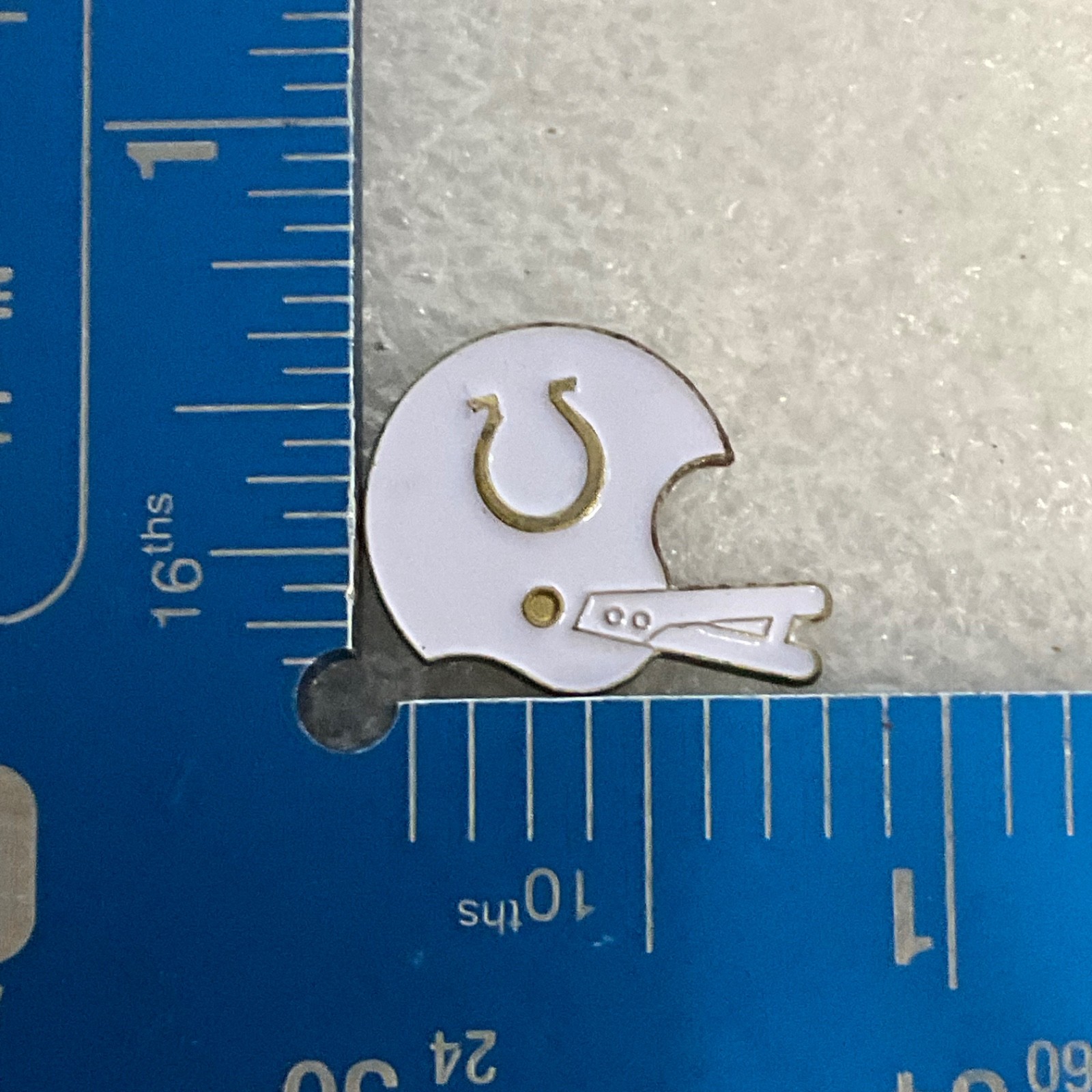 Indianapolis Colts Football Helmet Pin Badge NFL VTG Memorabilia Collectible - Image 3