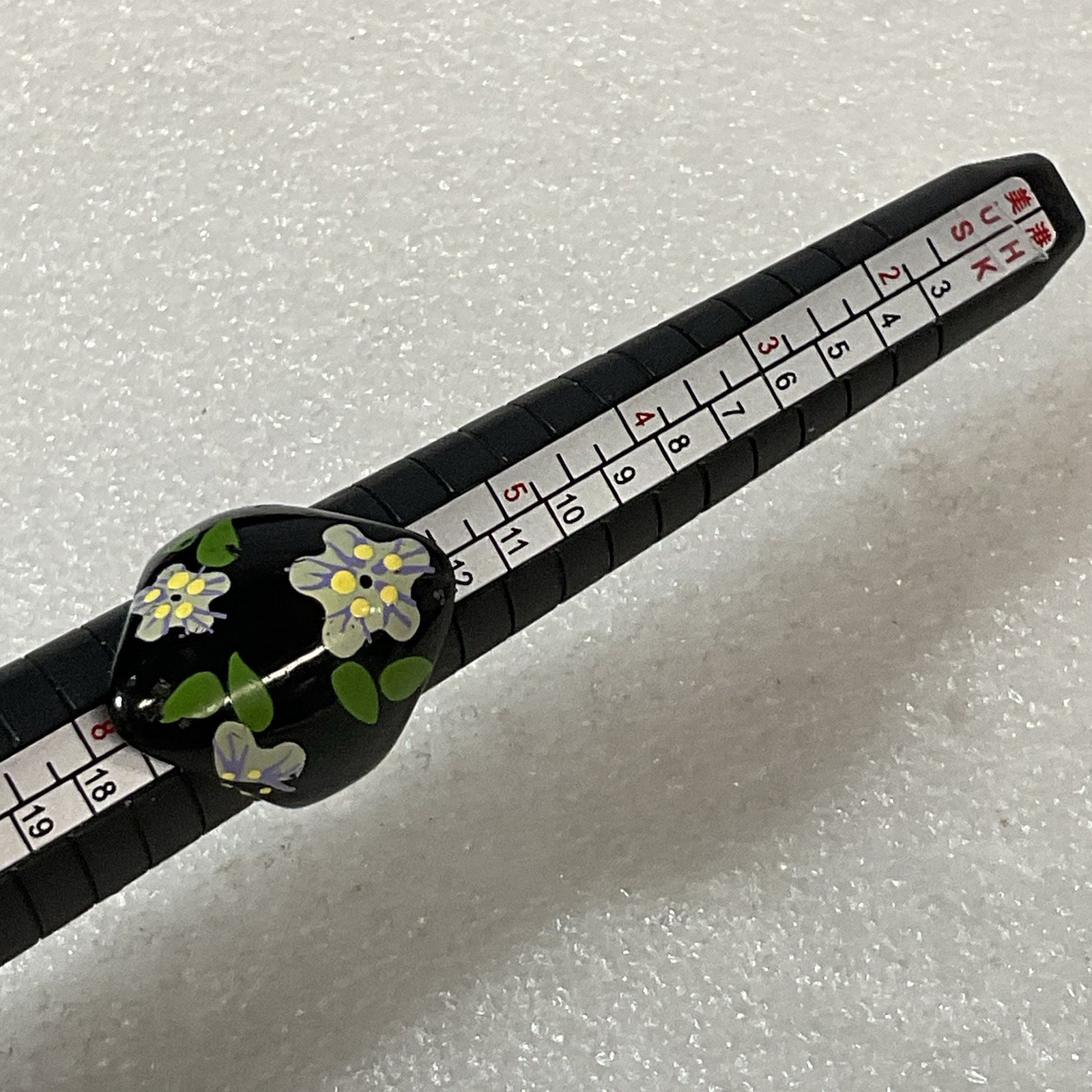 Vintage Black Floral Painted Plastic Ring Size 6.75 Handmade Retro Costume Jewel - Image 10