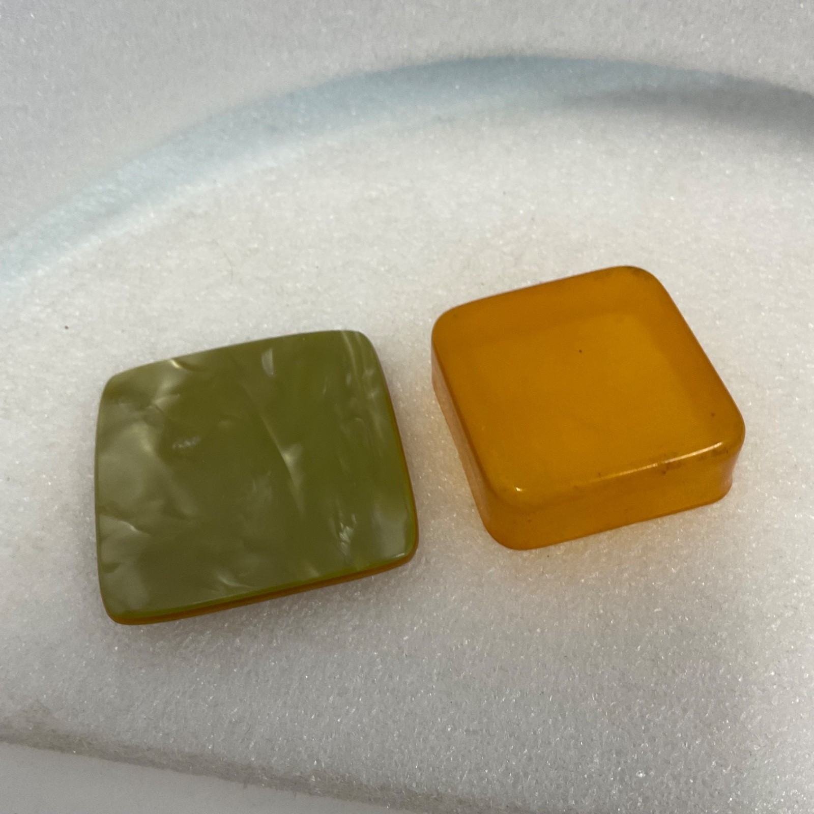 Small Square Plastic Trinket Box Green Lid Amber Base Storage Container - Image 5