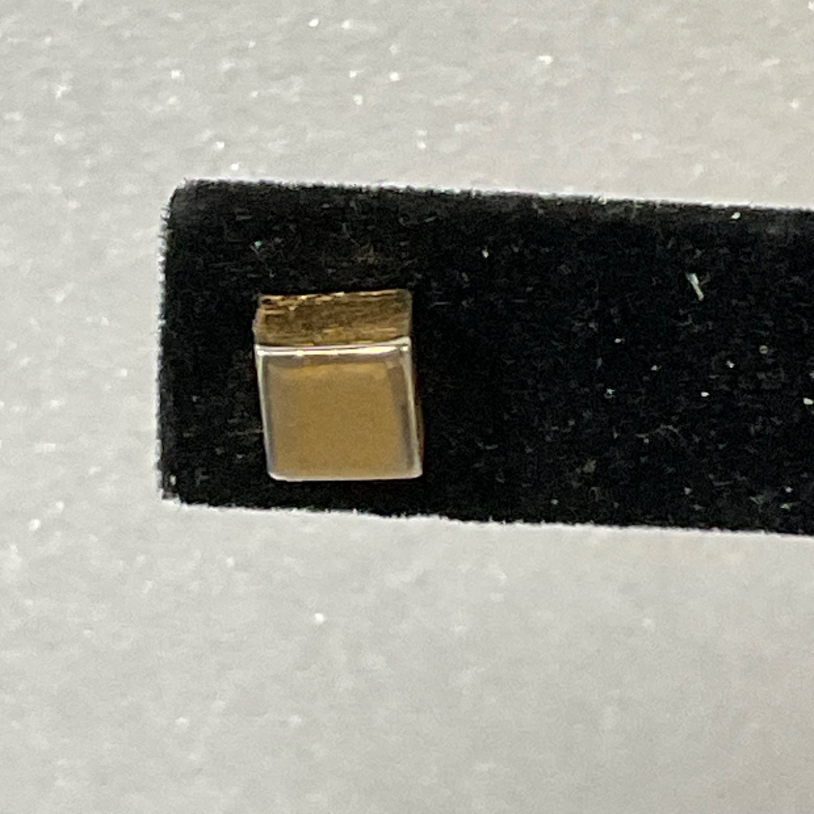 Vintage Gold Tone Square Stud Earrings 0.4in Minimalist Geometric Design 2.68g - Image 2