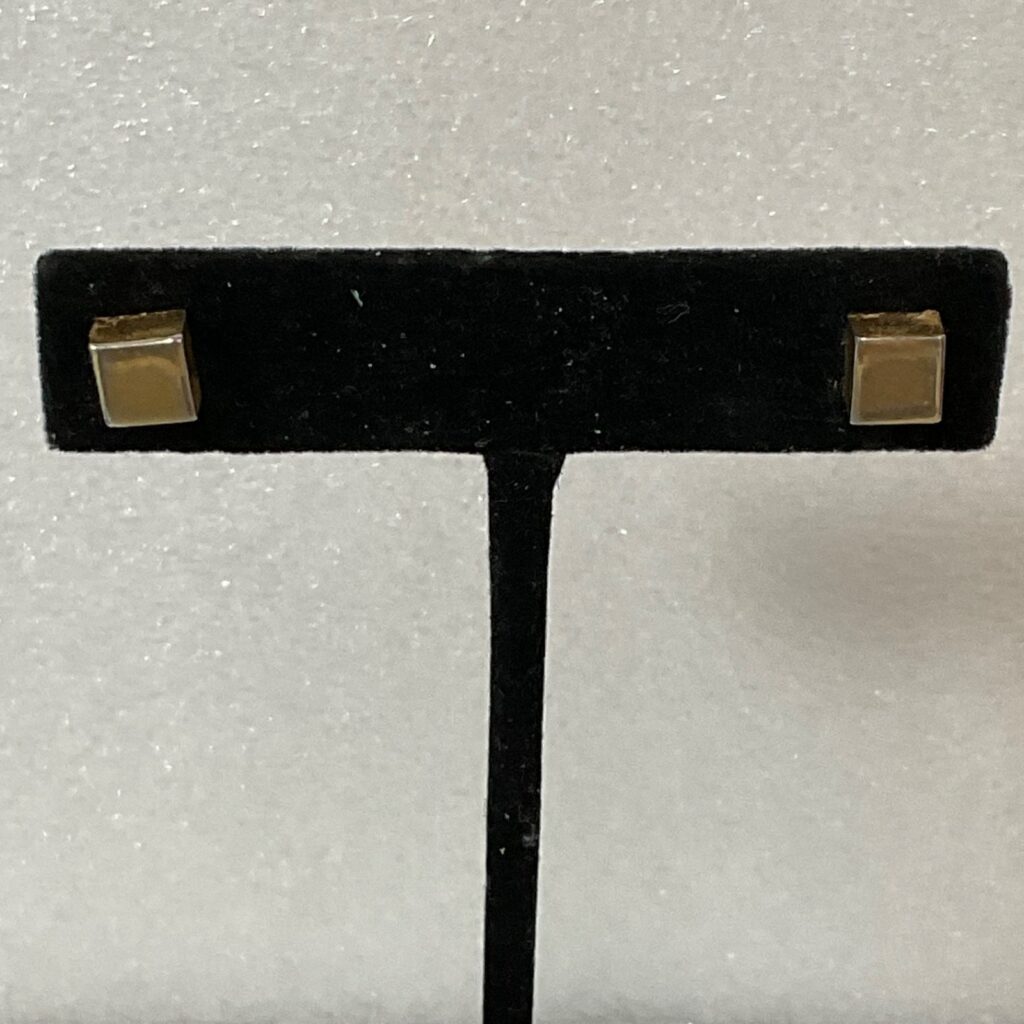 Vintage Gold Tone Square Stud Earrings 0.4in Minimalist Geometric Design 2.68g - Image 1