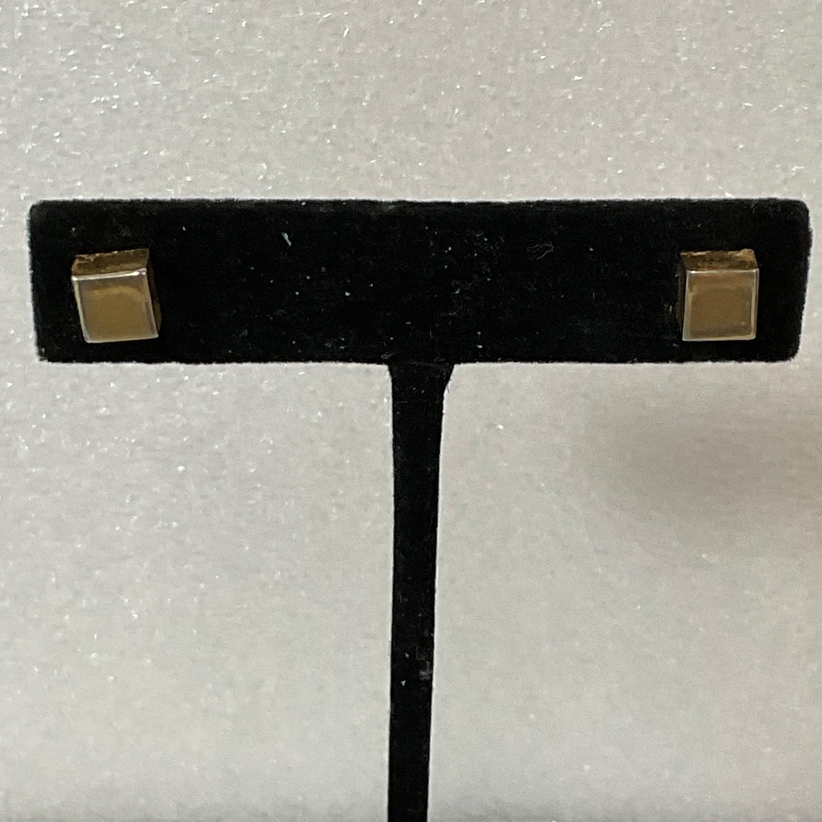 Vintage Gold Tone Square Stud Earrings 0.4in Minimalist Geometric Design 2.68g - Image 1