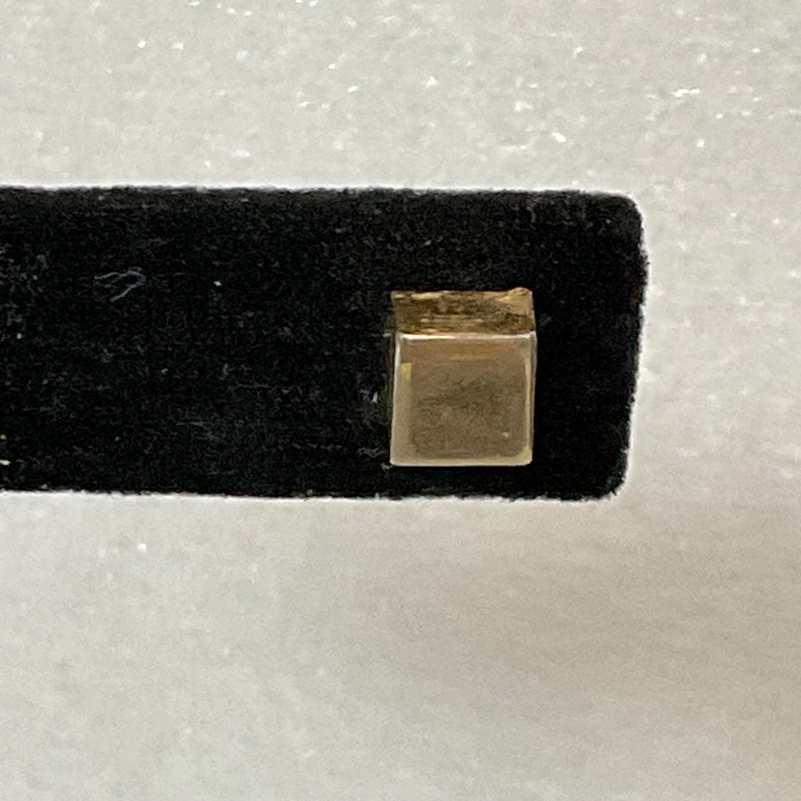 Vintage Gold Tone Square Stud Earrings 0.4in Minimalist Geometric Design 2.68g - Image 3