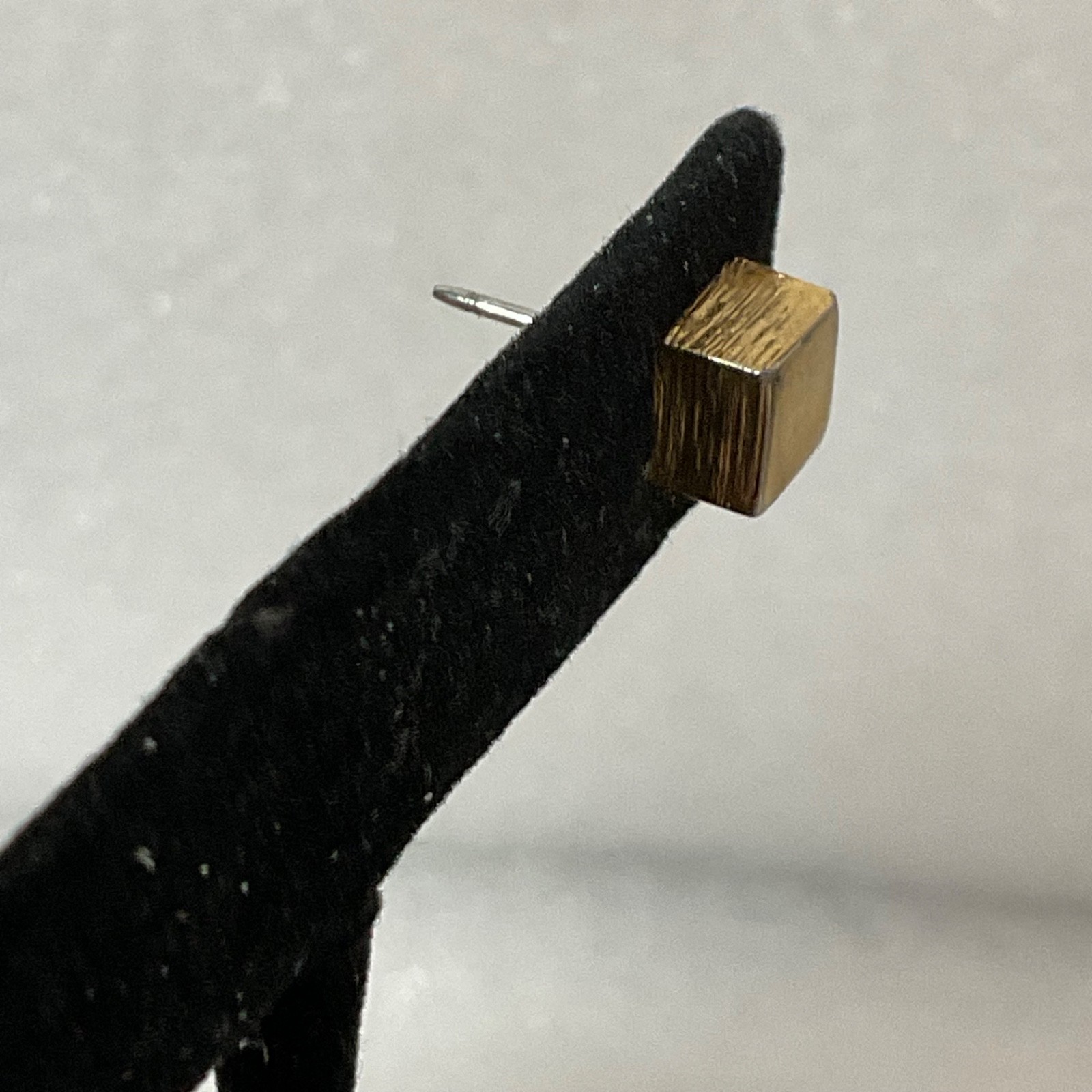Vintage Gold Tone Square Stud Earrings 0.4in Minimalist Geometric Design 2.68g - Image 5