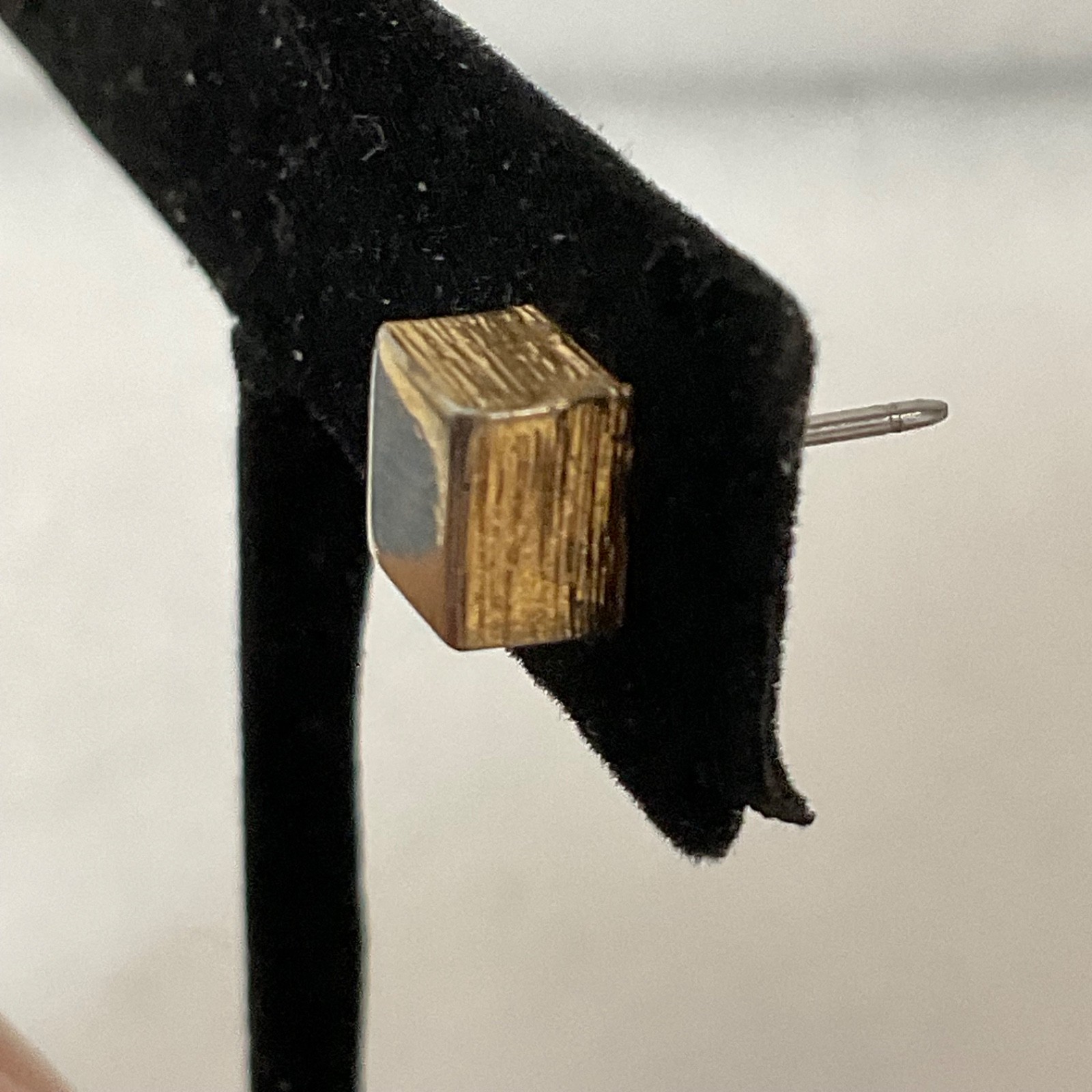 Vintage Gold Tone Square Stud Earrings 0.4in Minimalist Geometric Design 2.68g - Image 7