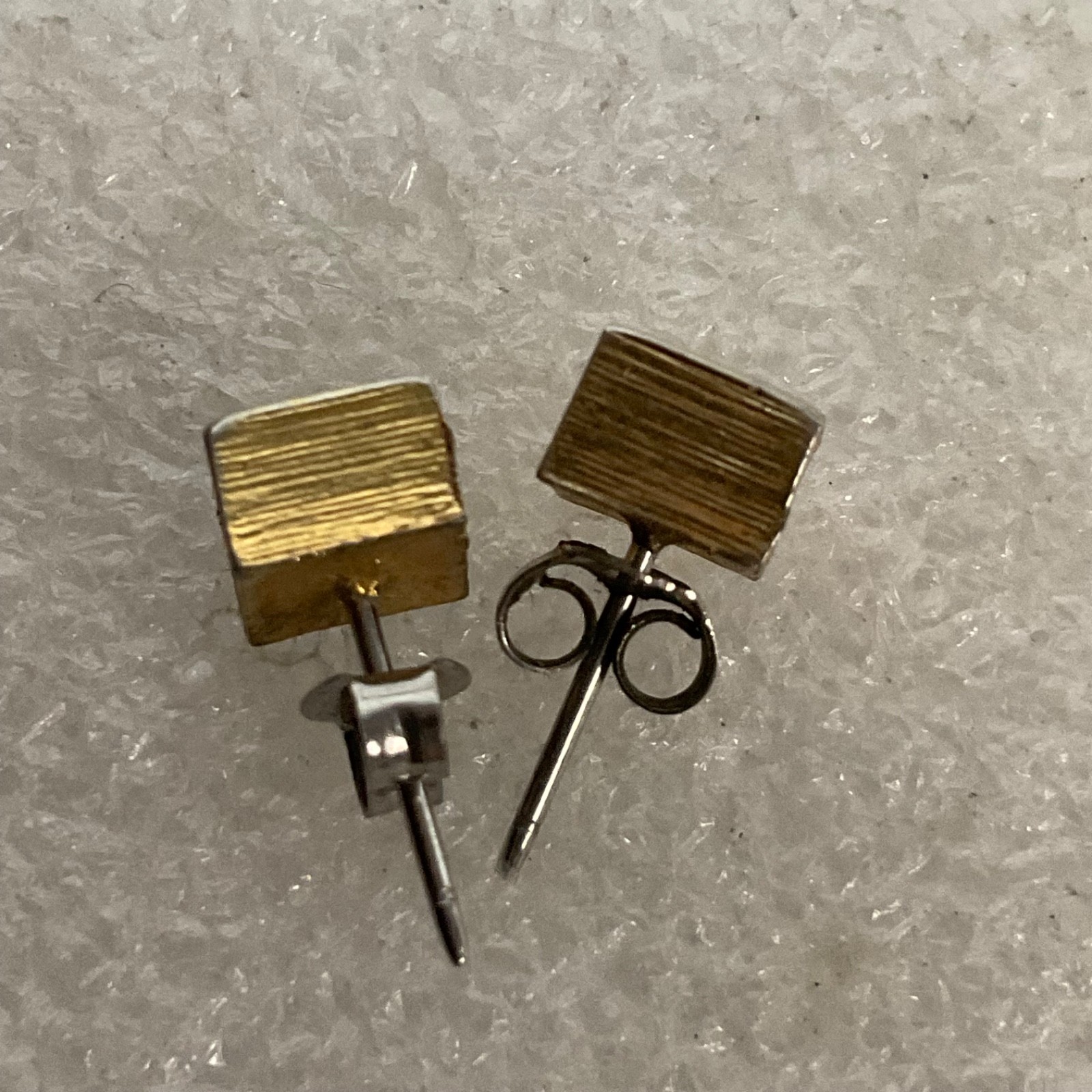 Vintage Gold Tone Square Stud Earrings 0.4in Minimalist Geometric Design 2.68g - Image 11
