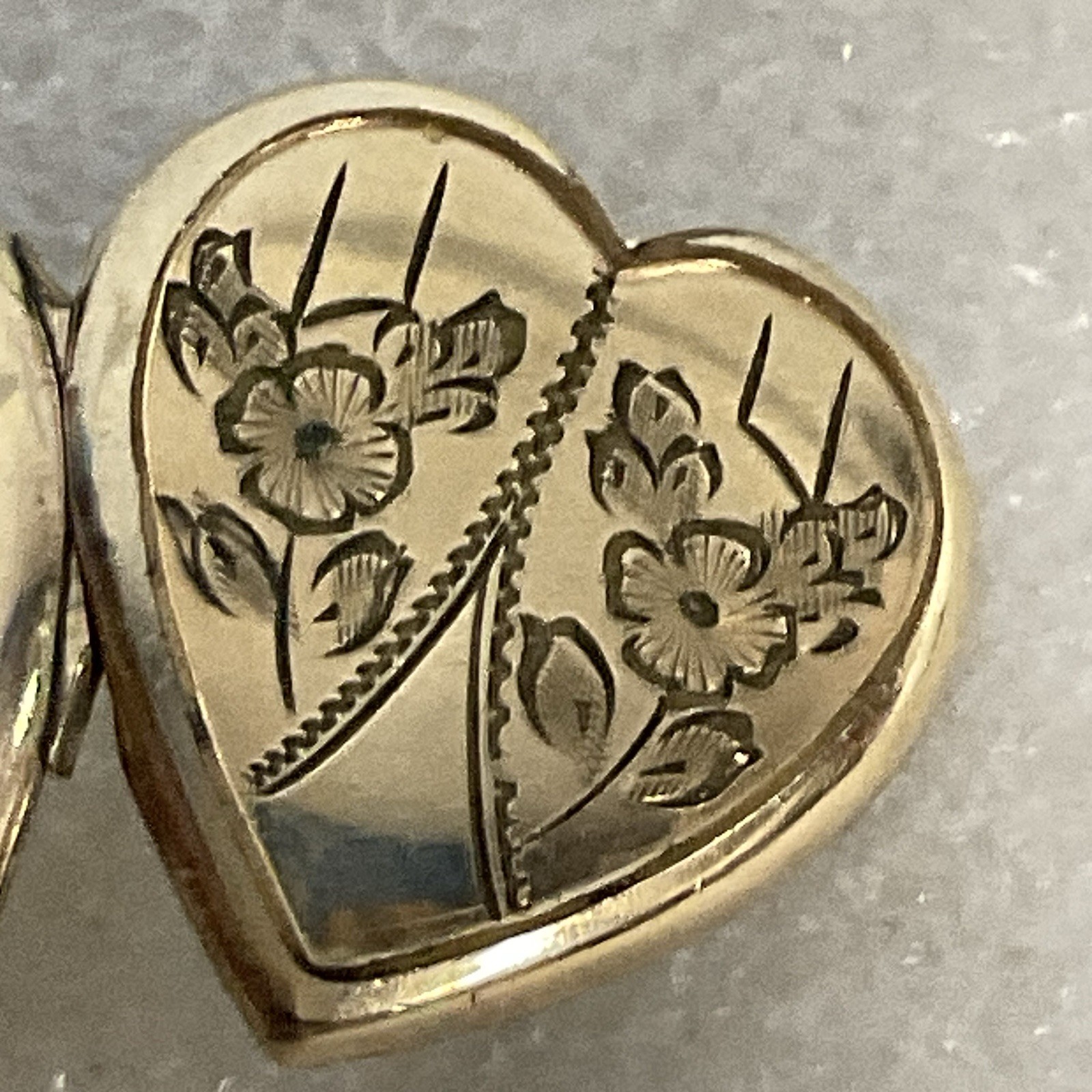 Vintage B.A. Ballou 1/20 10K GF Gold Heart Locket Pendant Floral Etched Jewelry - Image 6