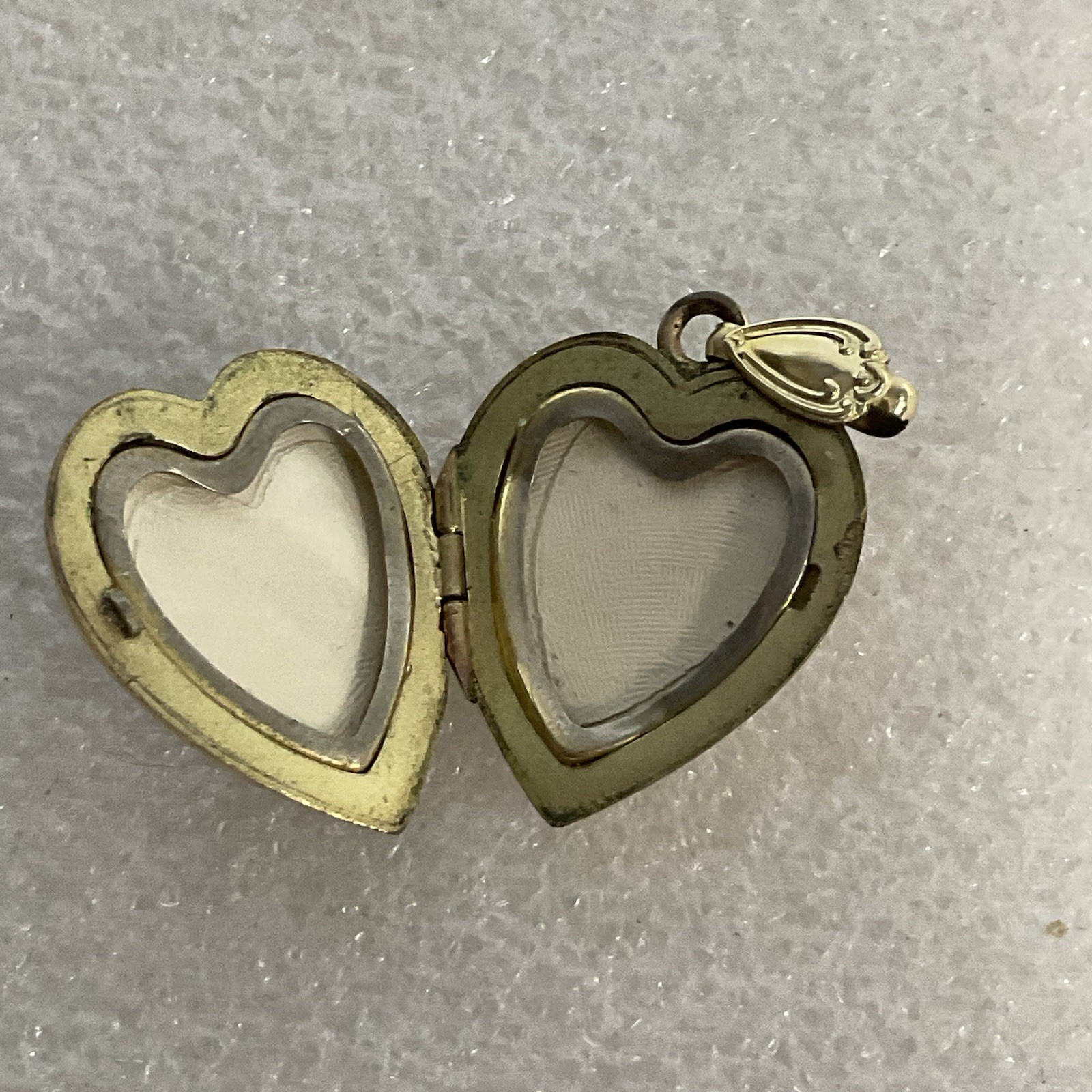 Vintage B.A. Ballou 1/20 10K GF Gold Heart Locket Pendant Floral Etched Jewelry - Image 10
