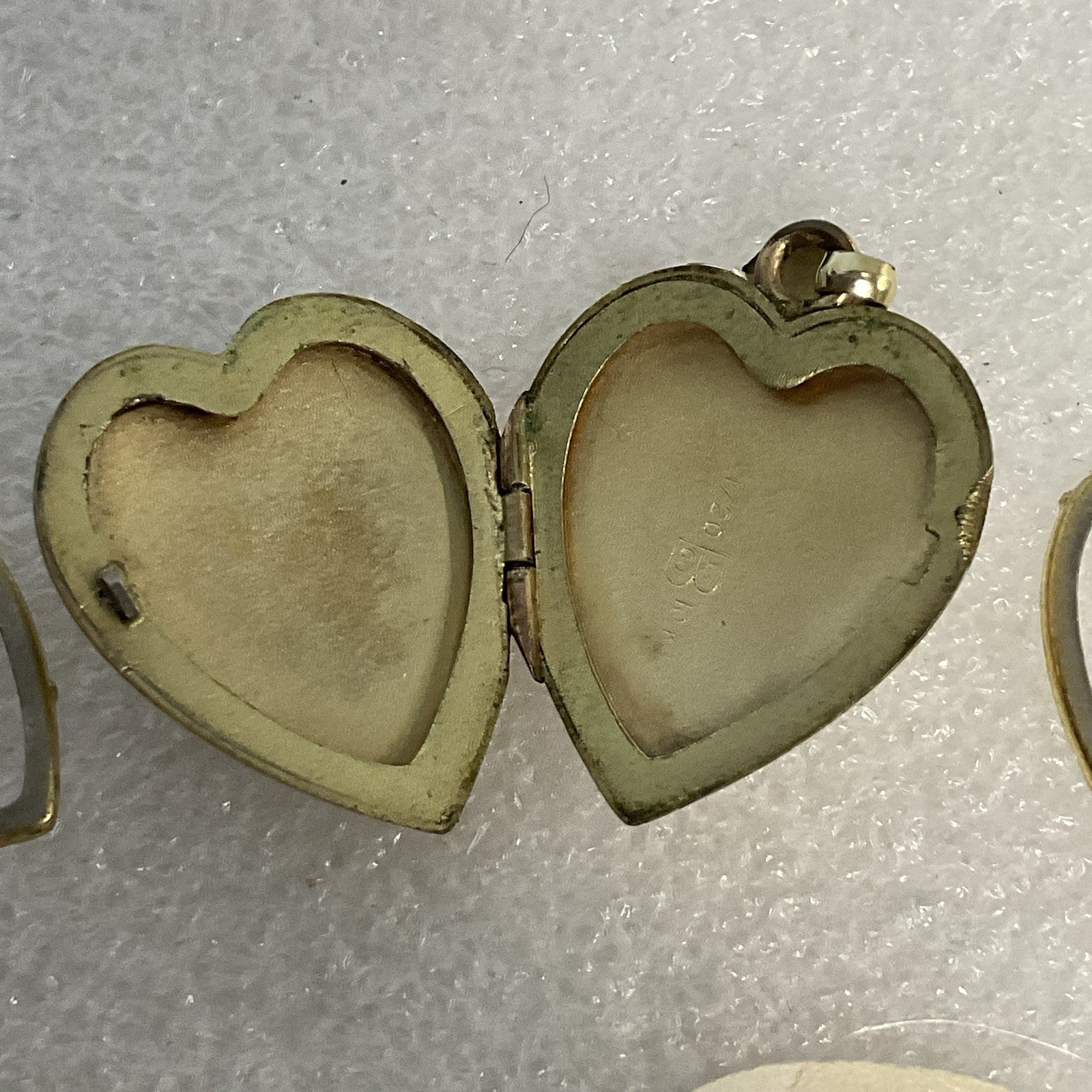Vintage B.A. Ballou 1/20 10K GF Gold Heart Locket Pendant Floral Etched Jewelry - Image 12