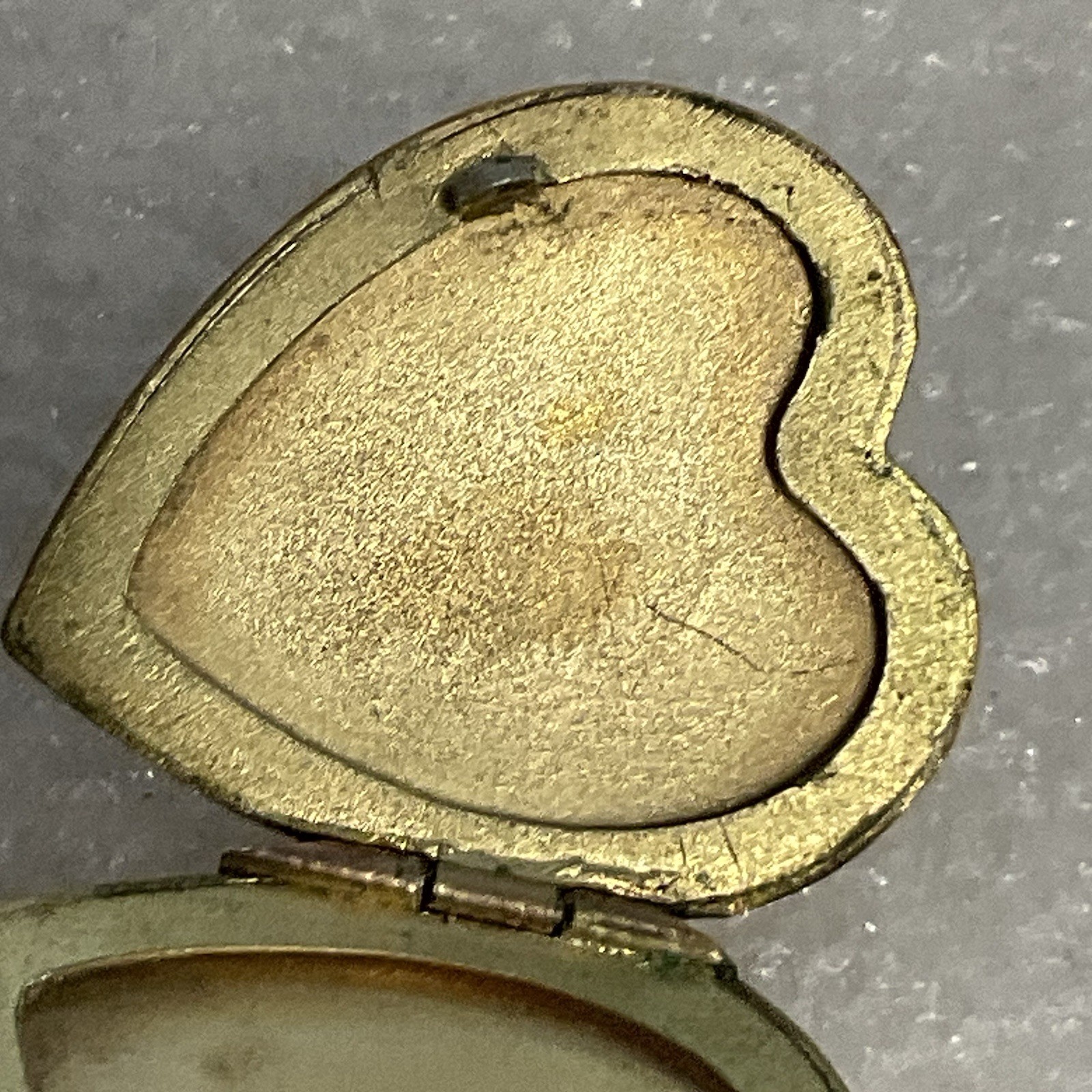 Vintage B.A. Ballou 1/20 10K GF Gold Heart Locket Pendant Floral Etched Jewelry - Image 15
