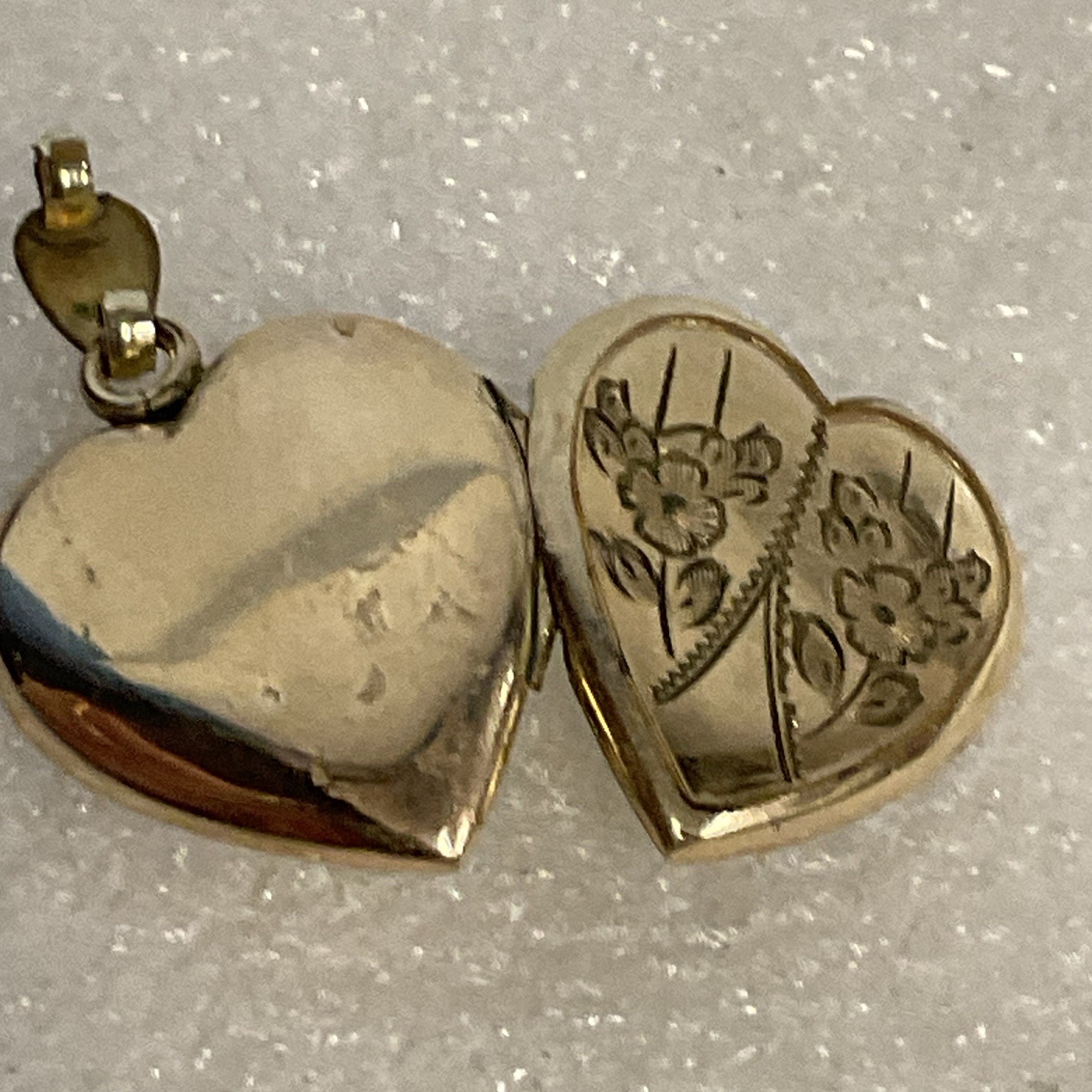 Vintage B.A. Ballou 1/20 10K GF Gold Heart Locket Pendant Floral Etched Jewelry - Image 16