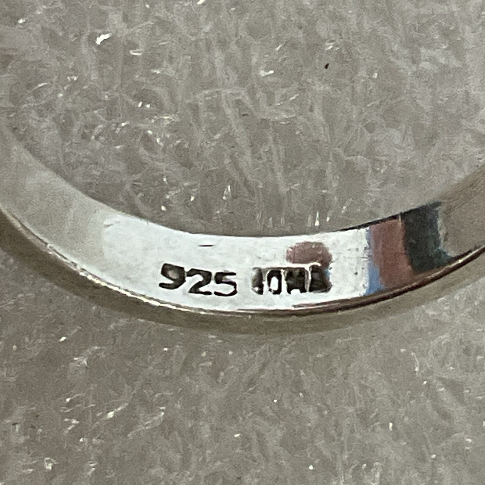 925 Sterling Silver Band Ring US Size 7.75 Engraved Pattern Vintage Jewelry - Image 2