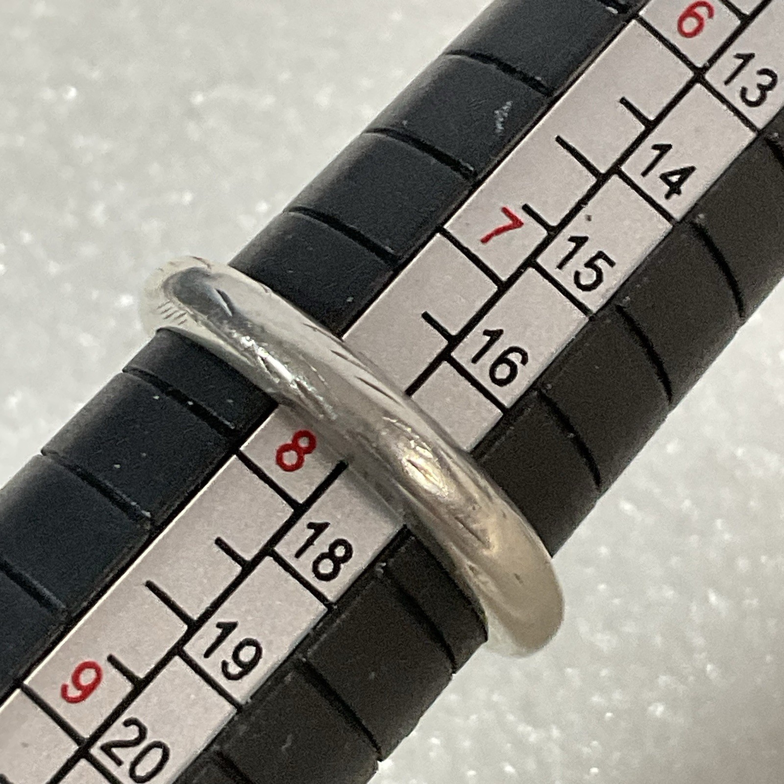 925 Sterling Silver Band Ring US Size 7.75 Engraved Pattern Vintage Jewelry - Image 6