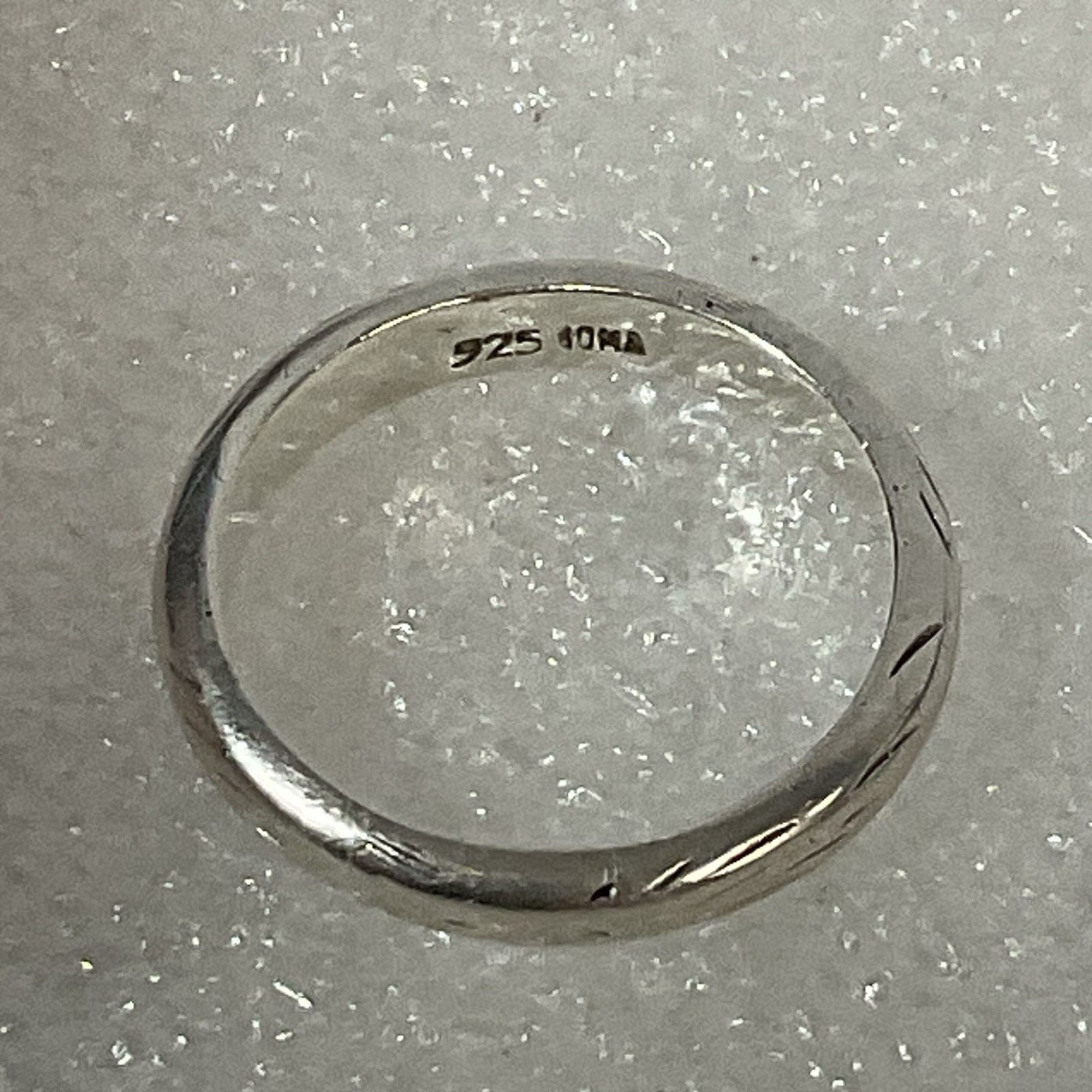 925 Sterling Silver Band Ring US Size 7.75 Engraved Pattern Vintage Jewelry - Image 1
