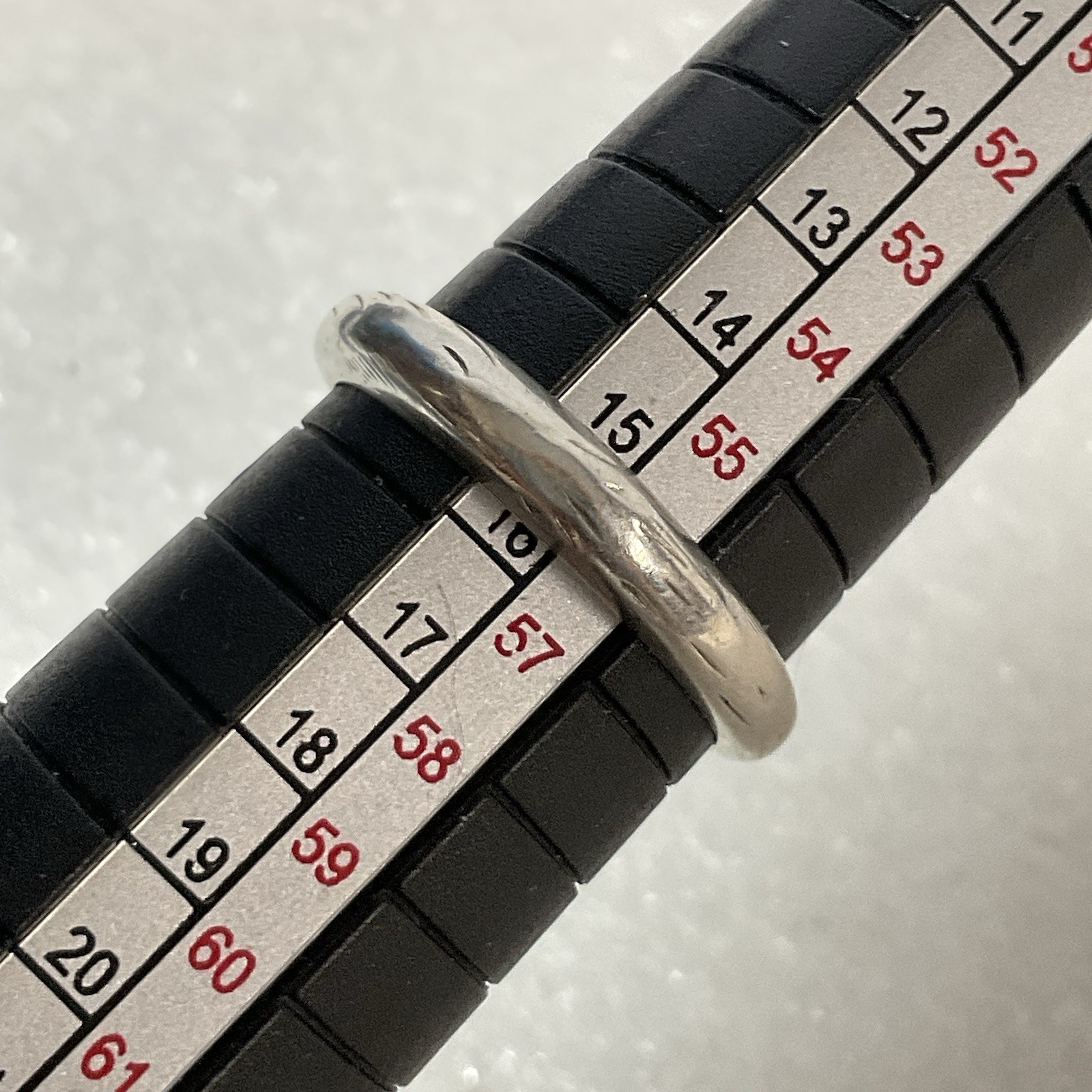 925 Sterling Silver Band Ring US Size 7.75 Engraved Pattern Vintage Jewelry - Image 9