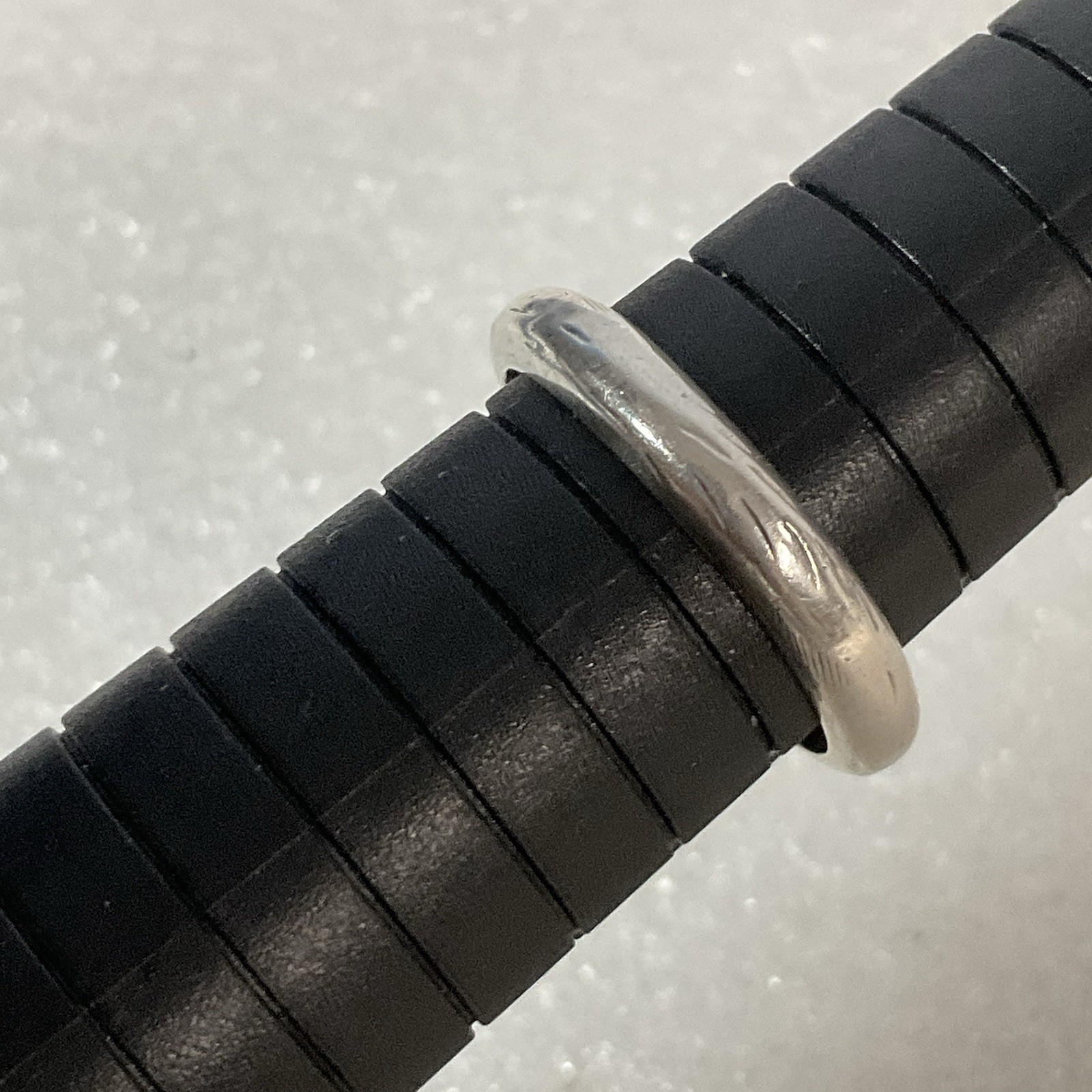 925 Sterling Silver Band Ring US Size 7.75 Engraved Pattern Vintage Jewelry - Image 10