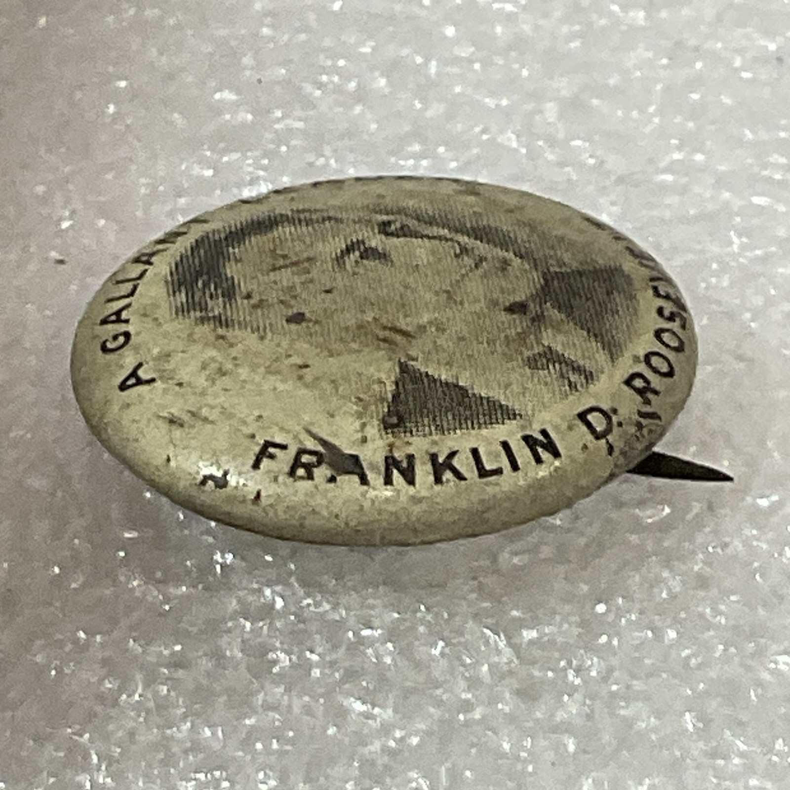 A Galliant Leader Franklin D Roosevelt 1” Vintage Photo Button - Image 4