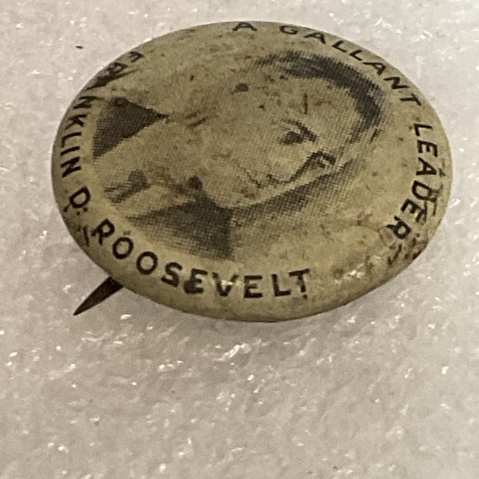 A Galliant Leader Franklin D Roosevelt 1” Vintage Photo Button - Image 3