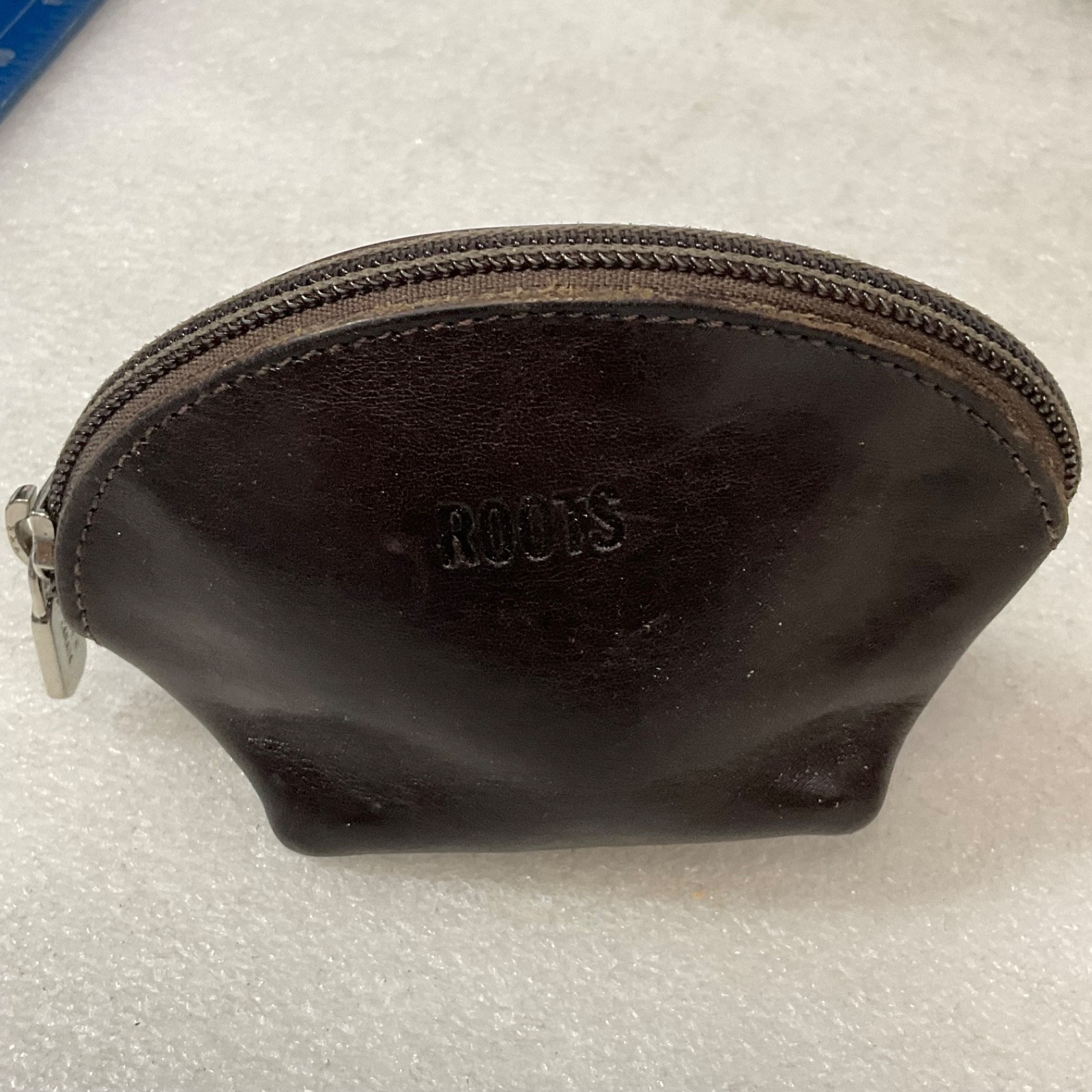Roots Brown Leather Zip Coin Purse Made In Canada 4.75in - Image 11