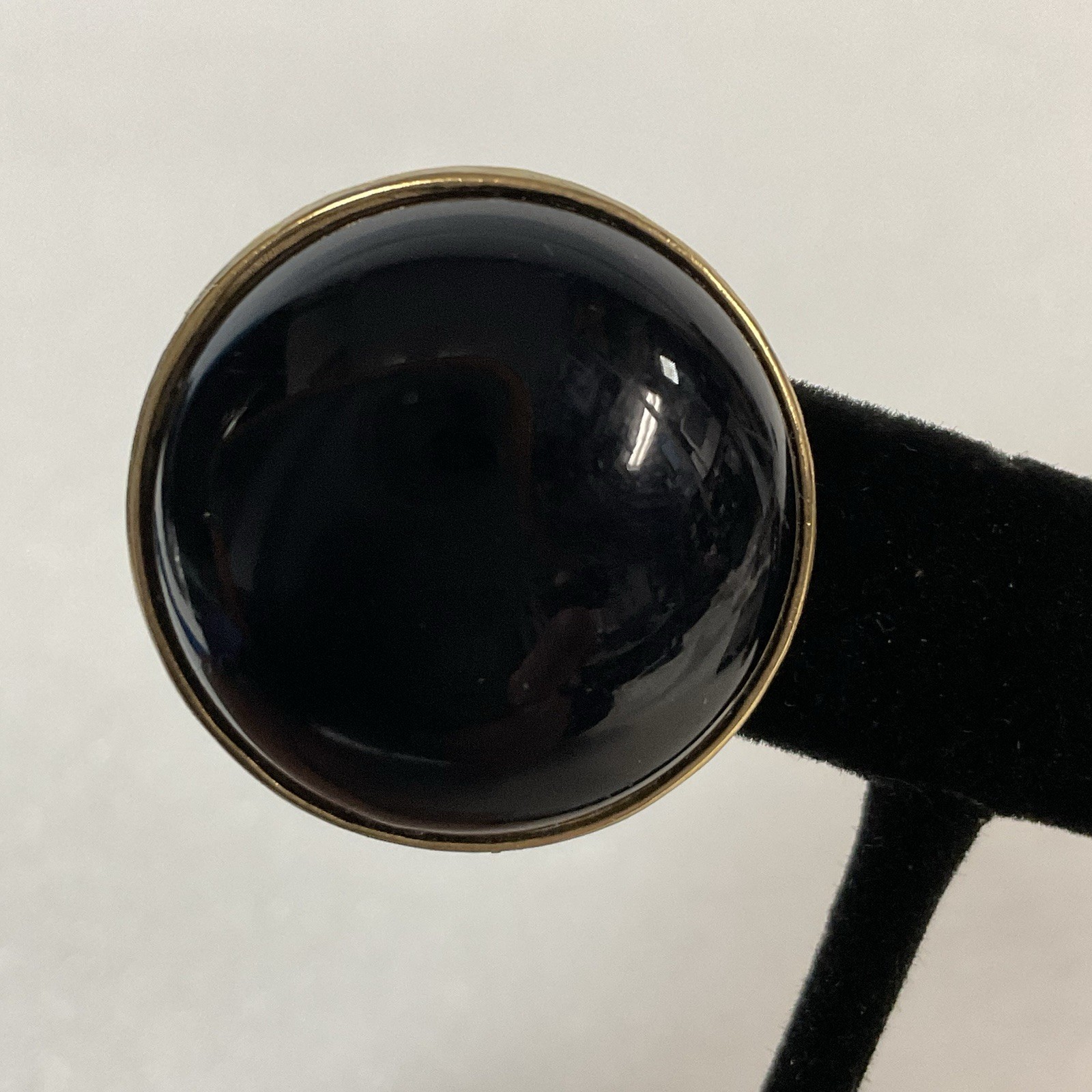 Vintage Trifari Black Cabochon Button Clip On Earrings Gold Tone Round - Image 12