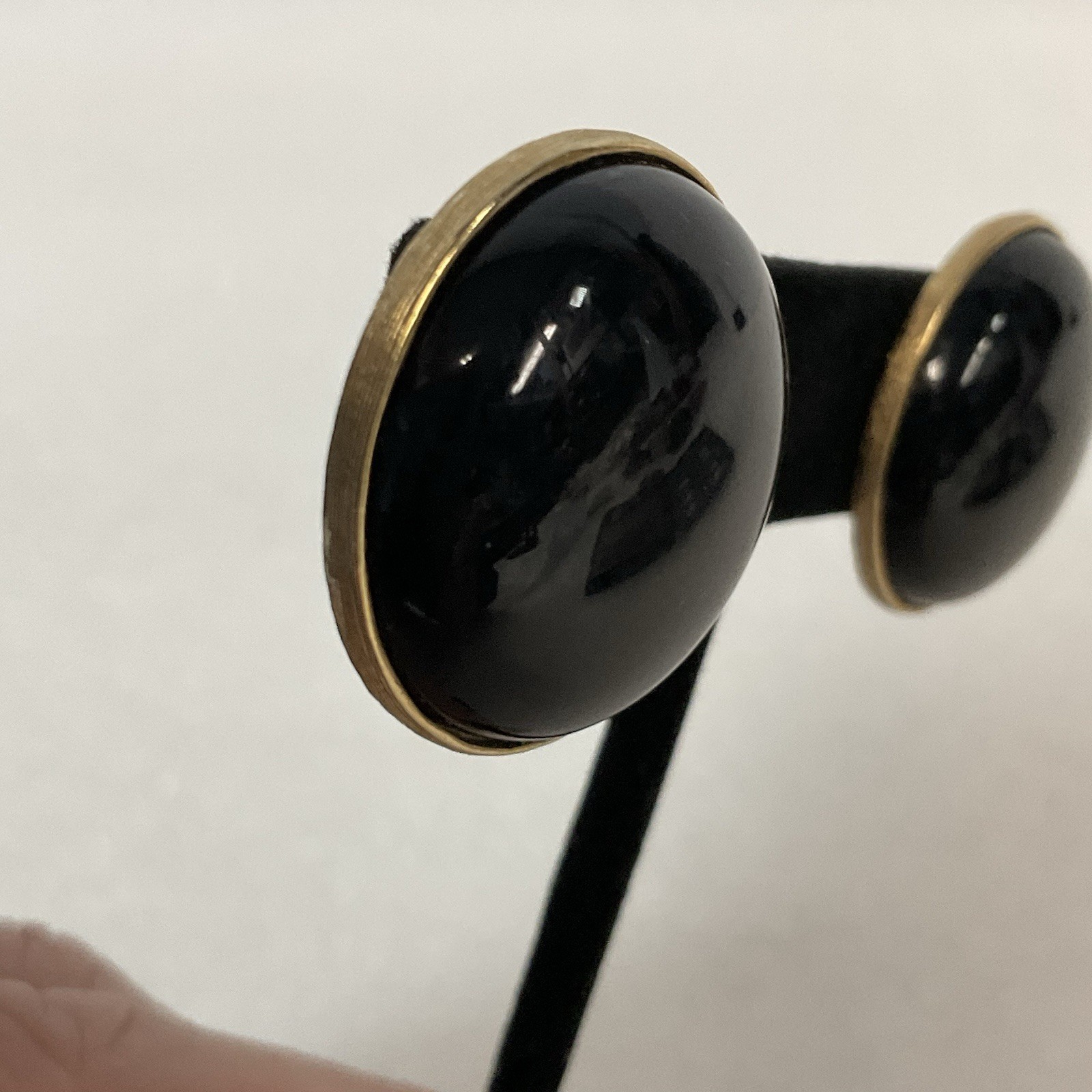Vintage Trifari Black Cabochon Button Clip On Earrings Gold Tone Round - Image 14