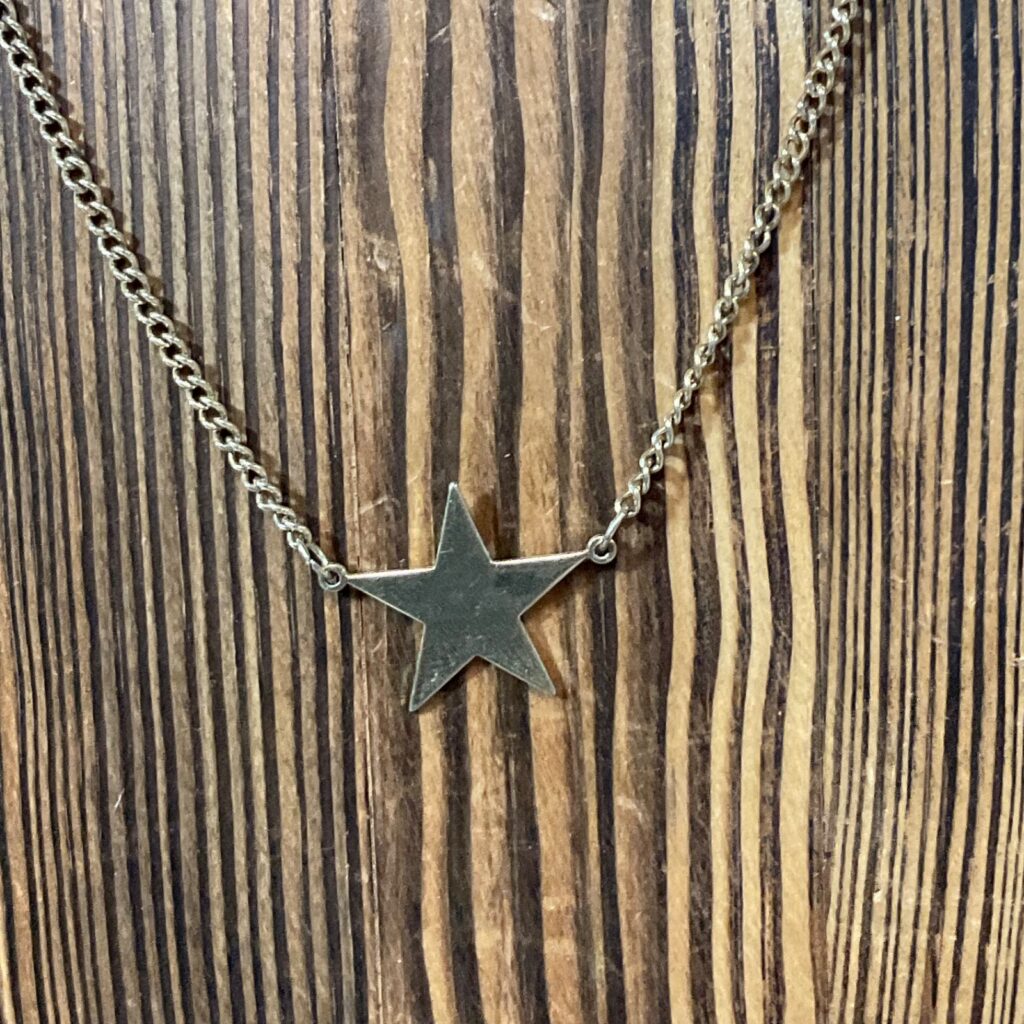 Vintage Gold Tone Star Pendant Necklace 18in Chain 4g Minimalist Jewelry - Image 1