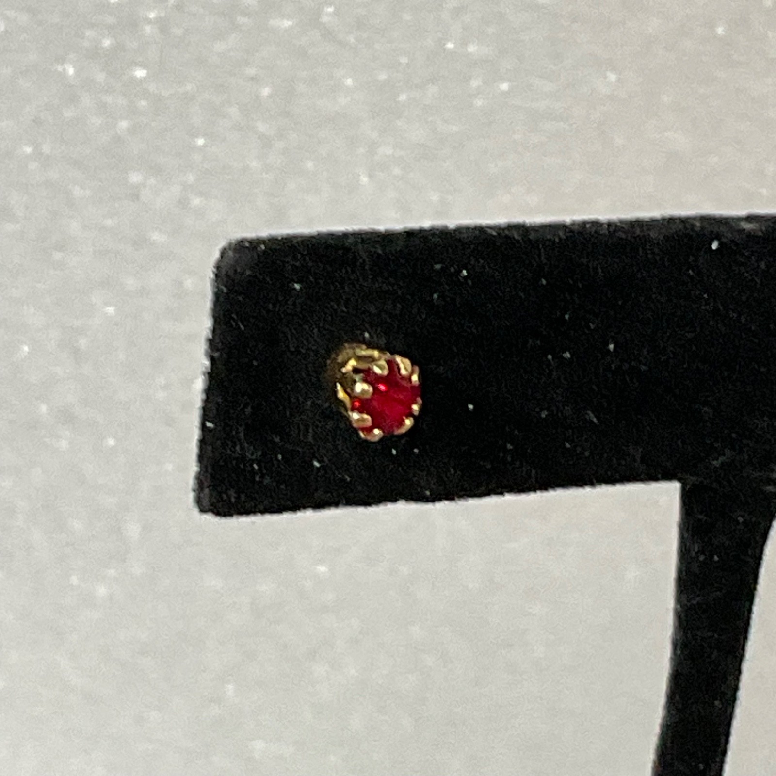 Vintage Gold Tone Stud Earrings Red Stone Round 4mm 0.51g Classic Jewelry - Image 2