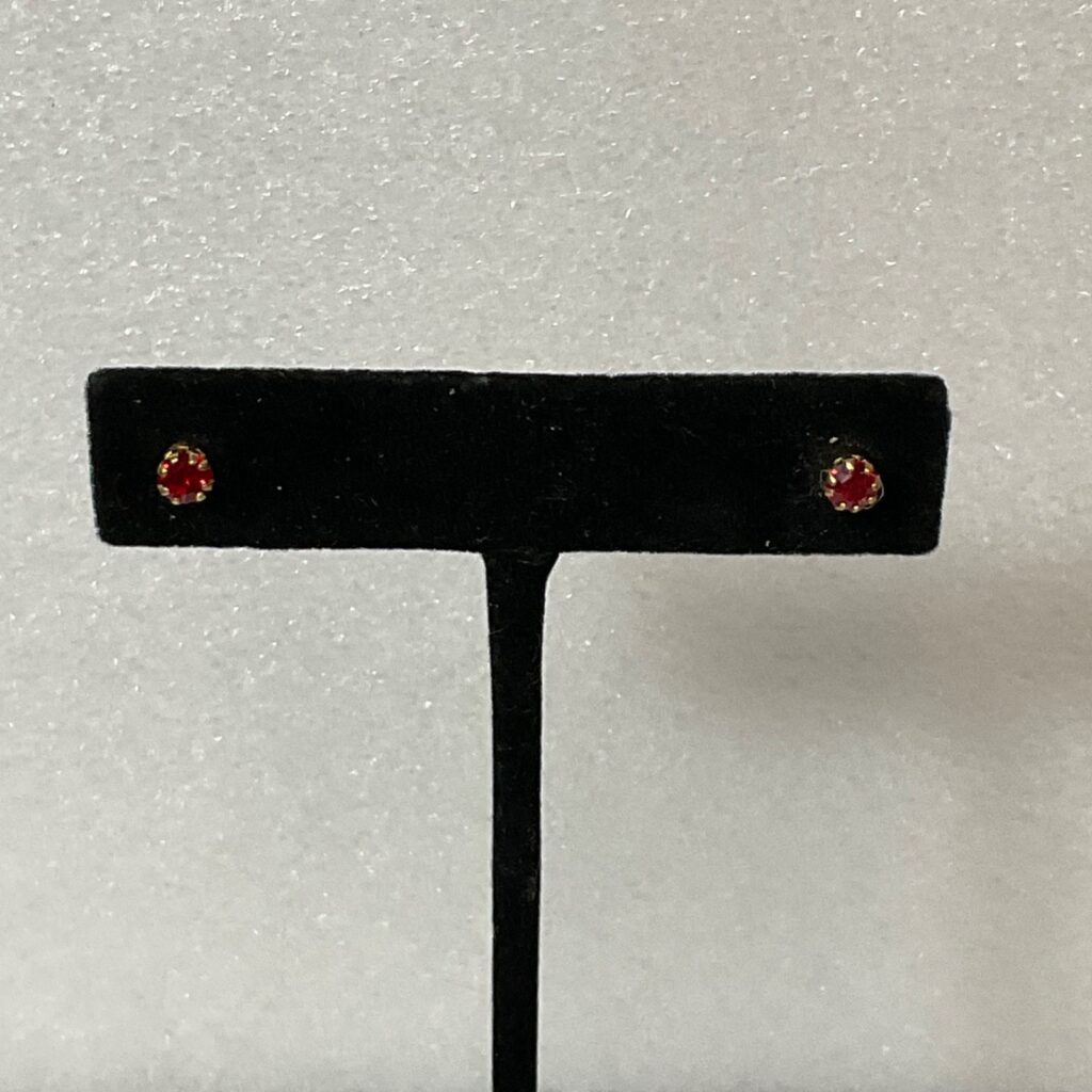 Vintage Gold Tone Stud Earrings Red Stone Round 4mm 0.51g Classic Jewelry - Image 1