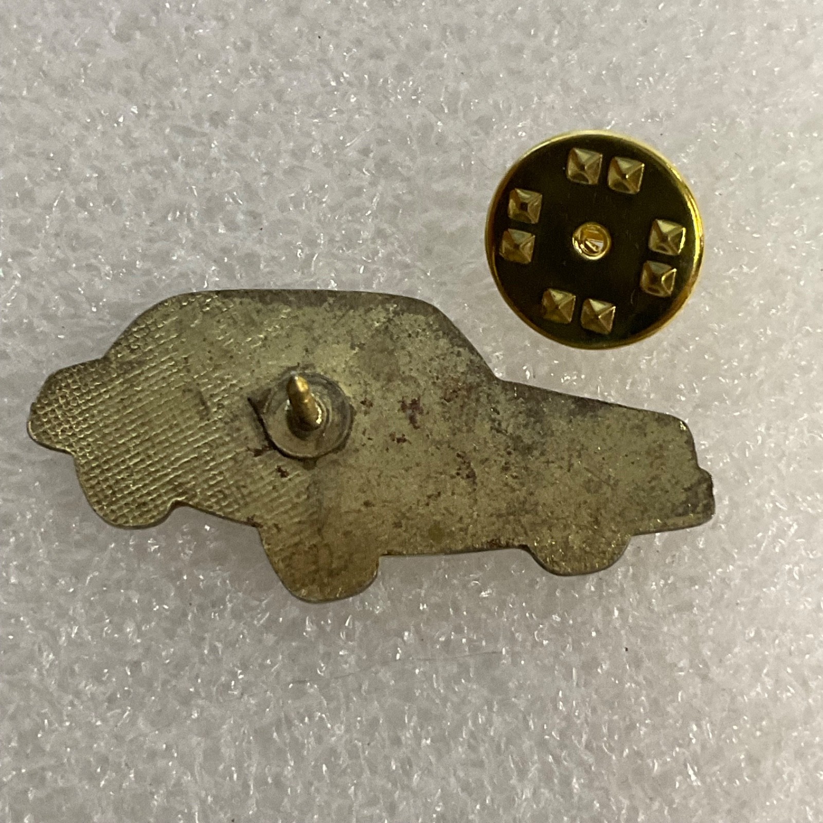 Ford Car Lapel Pin Badge Gold Tone Automobile Vintage Collectible Memorabilia - Image 5