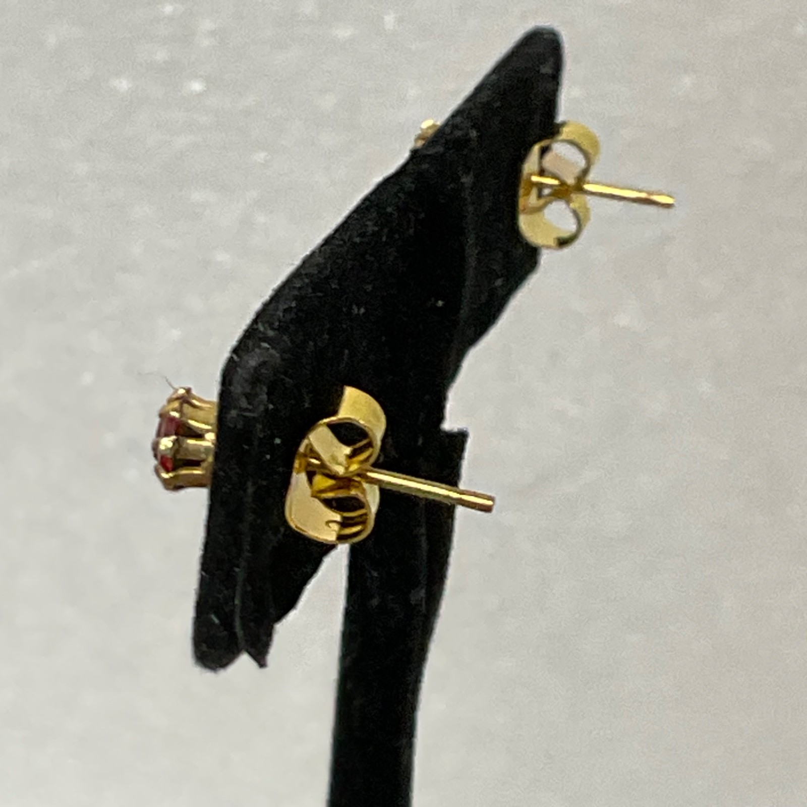 Vintage Gold Tone Stud Earrings Red Stone Round 4mm 0.51g Classic Jewelry - Image 6