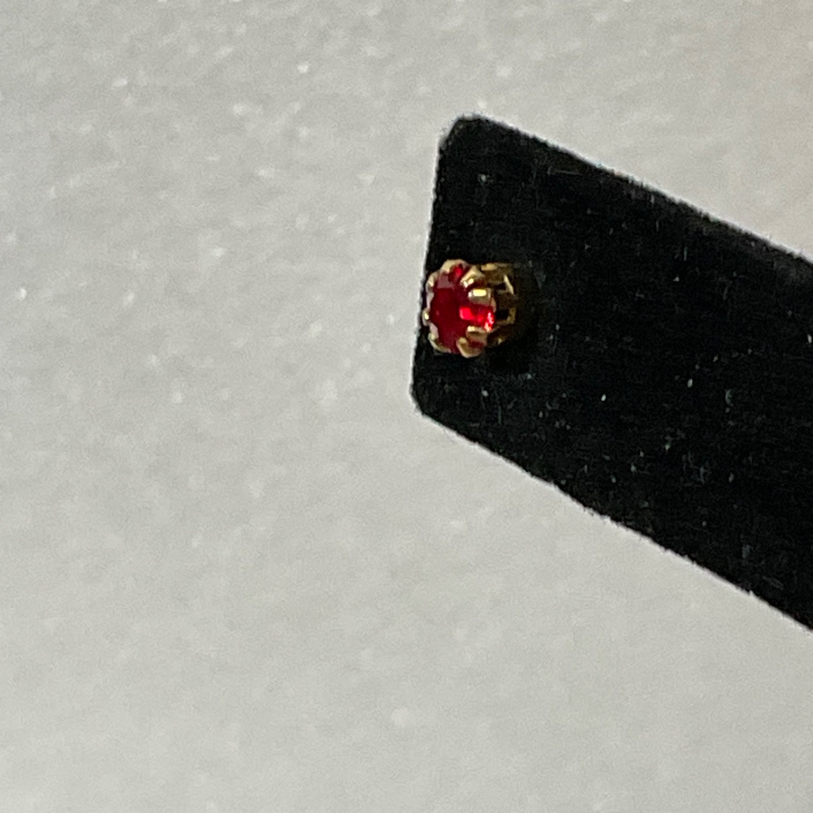 Vintage Gold Tone Stud Earrings Red Stone Round 4mm 0.51g Classic Jewelry - Image 4
