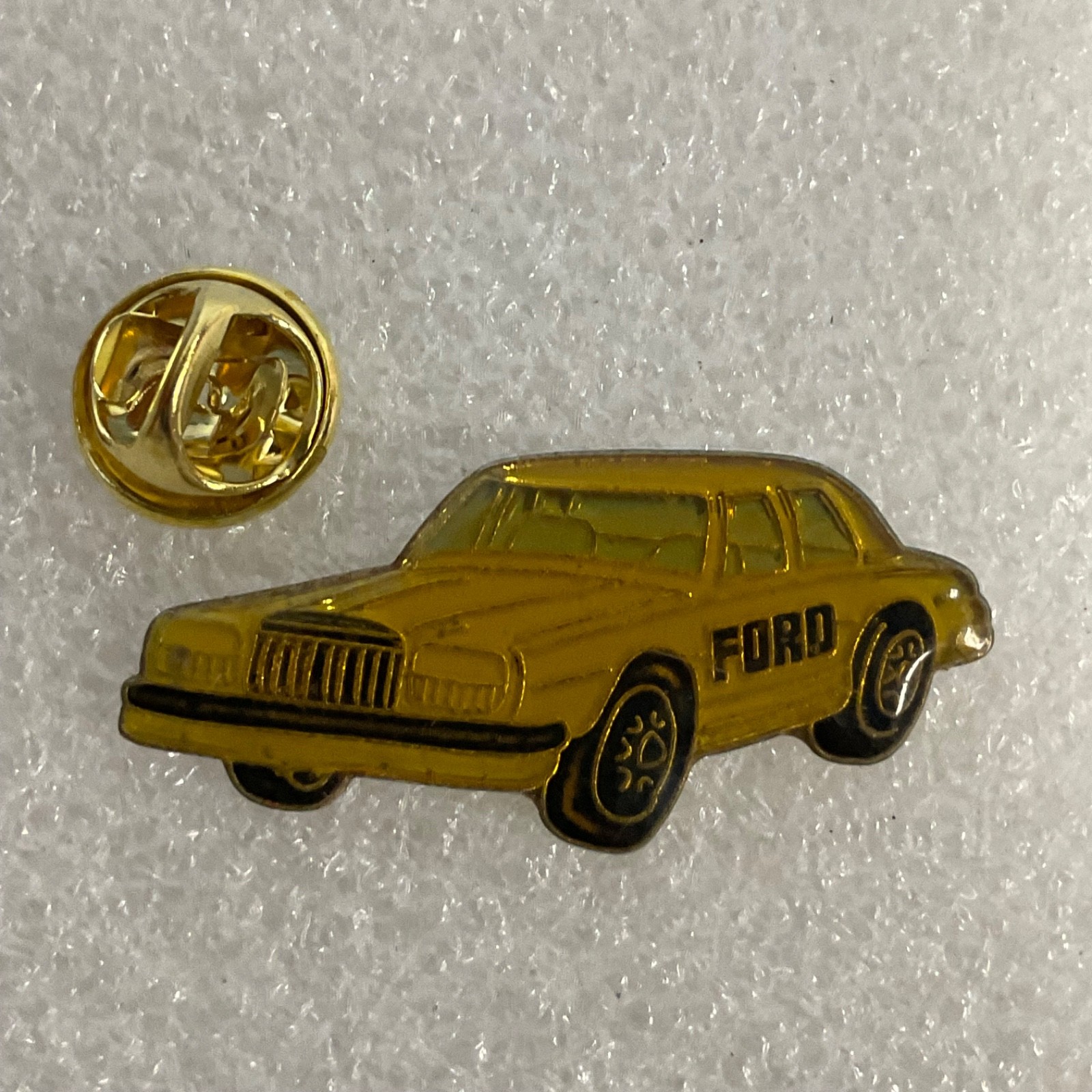Ford Car Lapel Pin Vintage Badge Gold Tone Automobile Collectible Memorabilia - Image 4