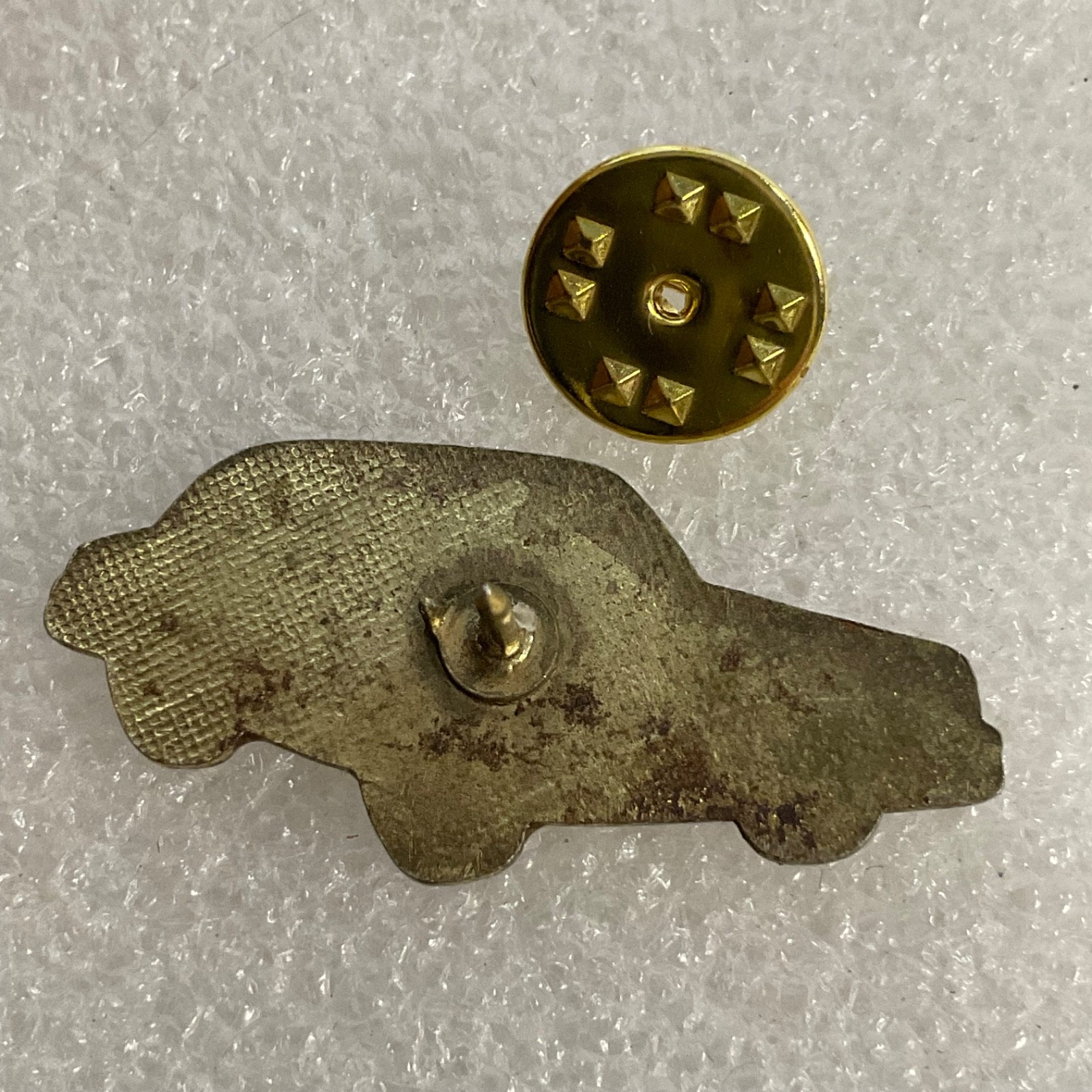 Ford Car Lapel Pin Vintage Badge Gold Tone Automobile Collectible Memorabilia - Image 5