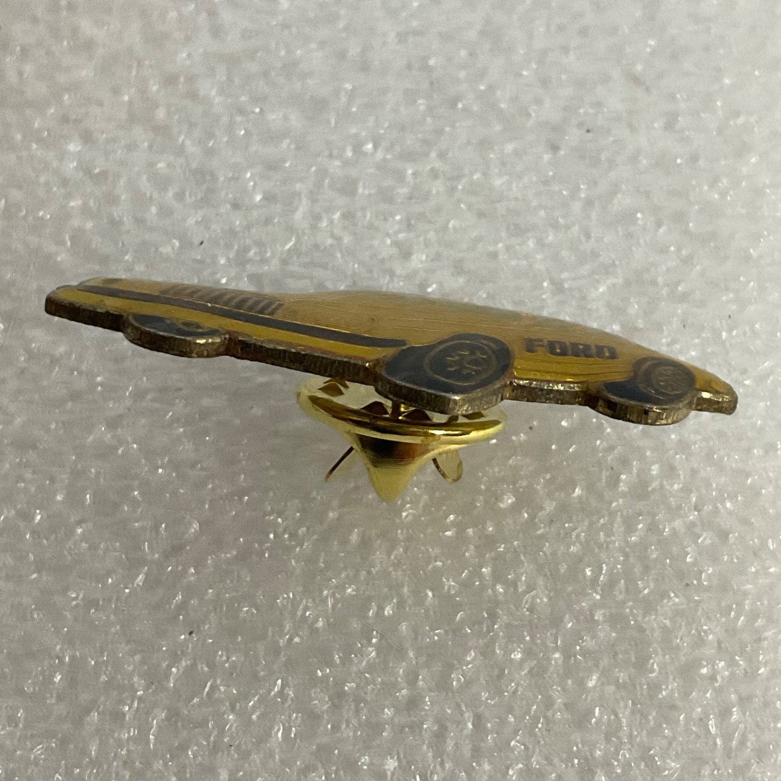 Ford Car Lapel Pin Vintage Badge Gold Tone Automobile Collectible Memorabilia - Image 8