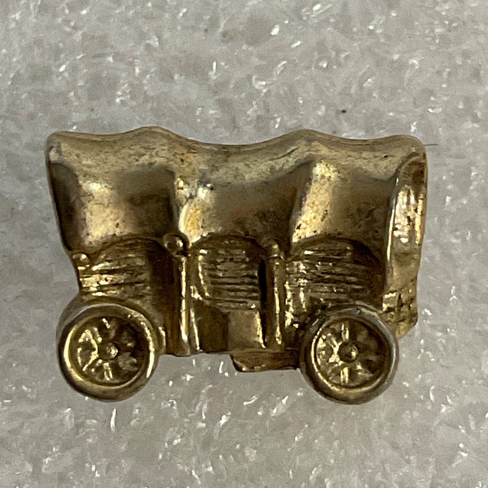 Vintage Gold Tone Covered Wagon Lapel Pin Western Pioneer Trail Tie Tack Hat Pin - Image 1