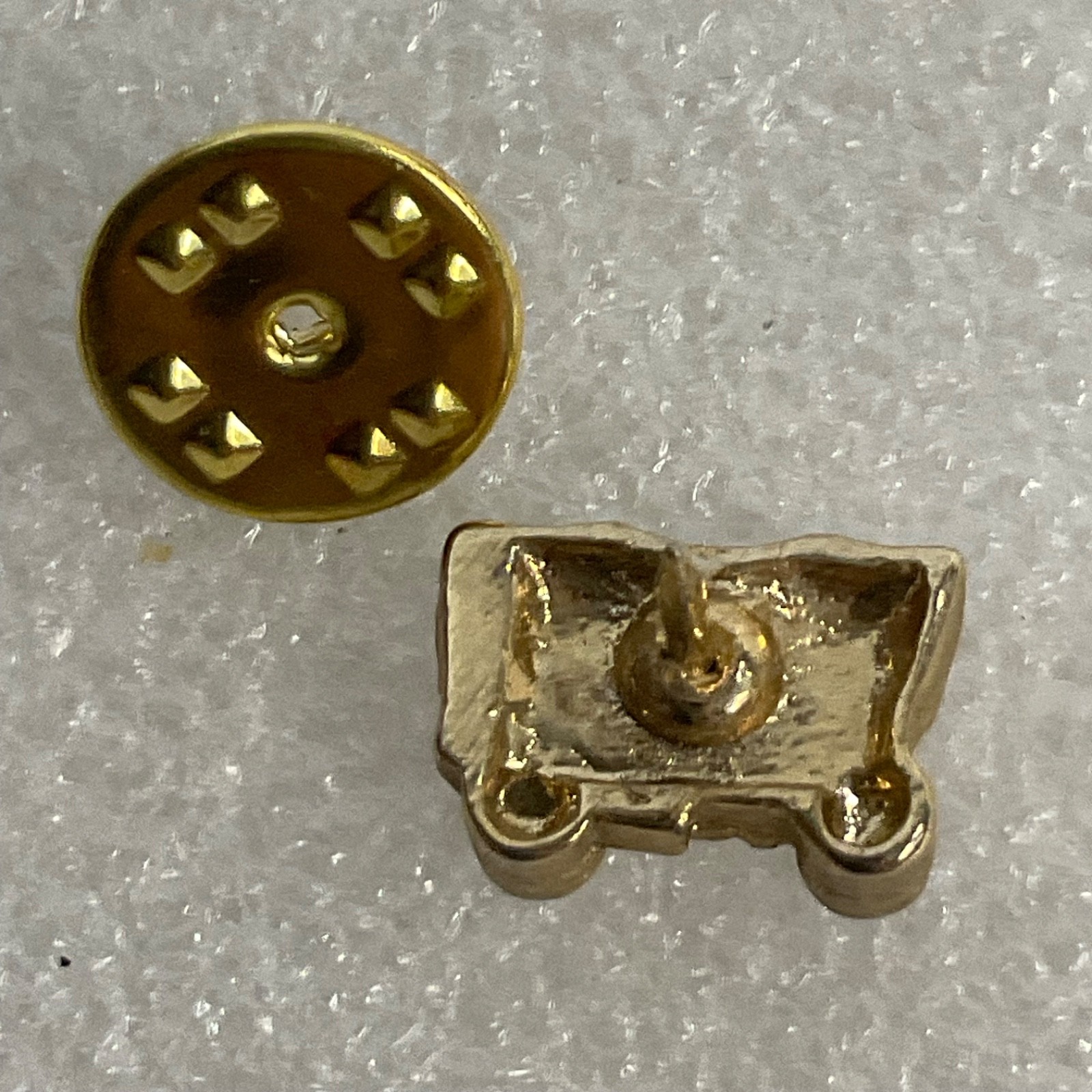 Vintage Gold Tone Covered Wagon Lapel Pin Western Pioneer Trail Tie Tack Hat Pin - Image 5