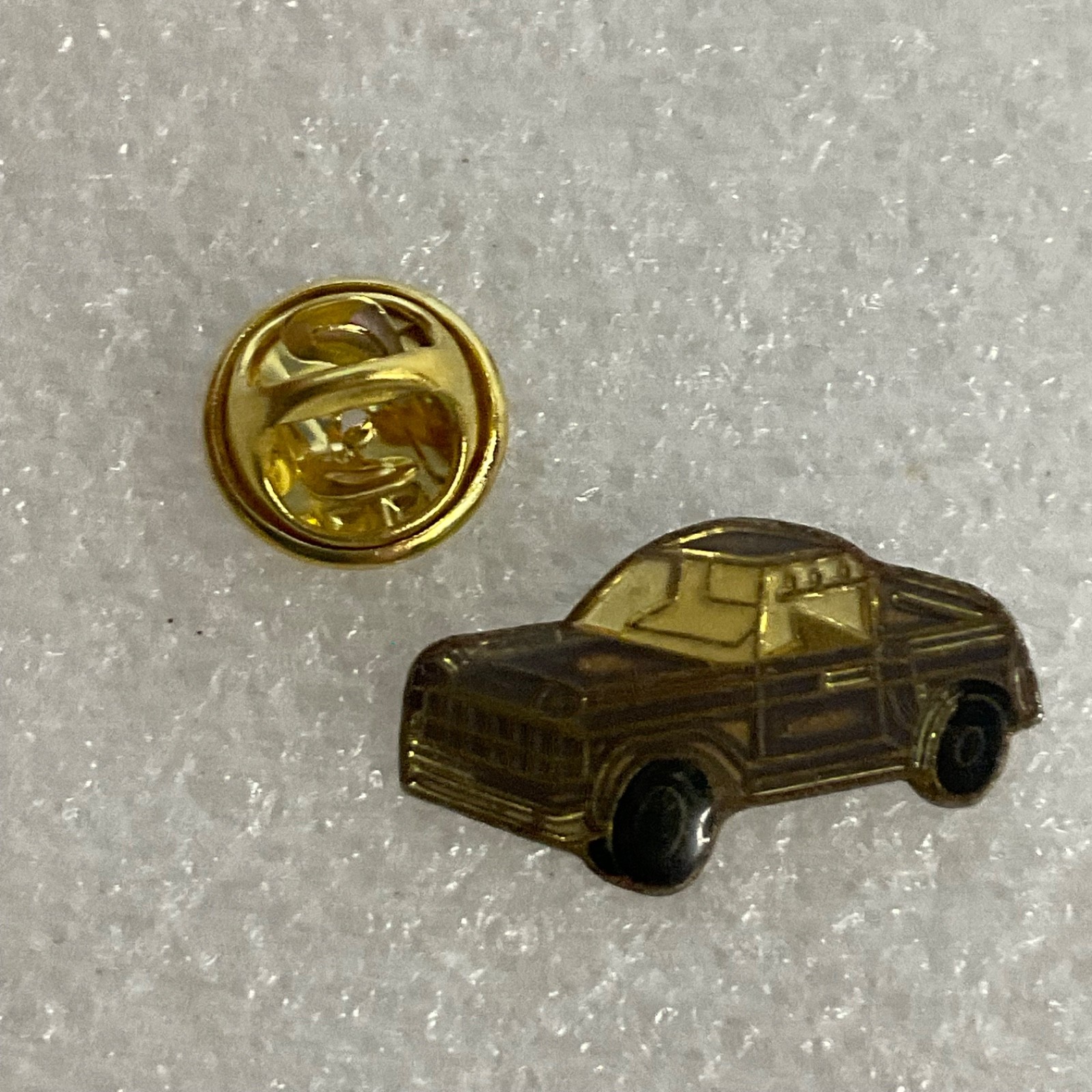 Vintage Muscle Car Lapel Pin Gold Tone Collectible Classic Auto Tie Tac Badge - Image 4