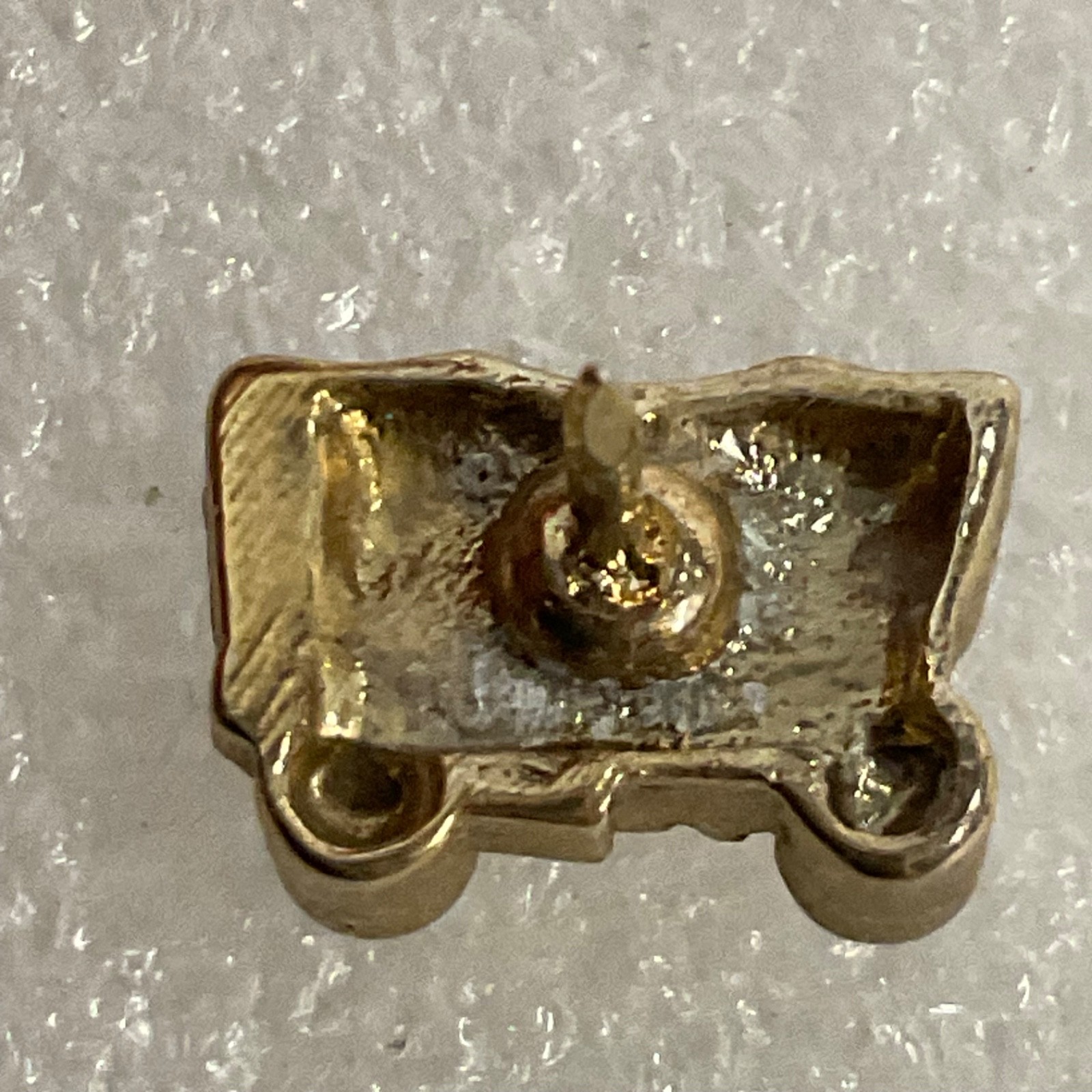 Gold Tone Covered Wagon Lapel Vintage Pin Western Pioneer Trail Tie Tack Hat Pin - Image 2
