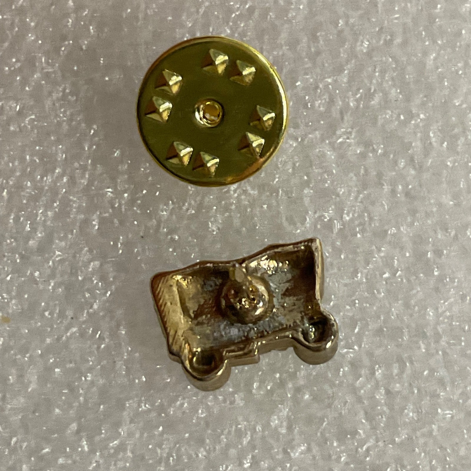 Gold Tone Covered Wagon Lapel Vintage Pin Western Pioneer Trail Tie Tack Hat Pin - Image 5