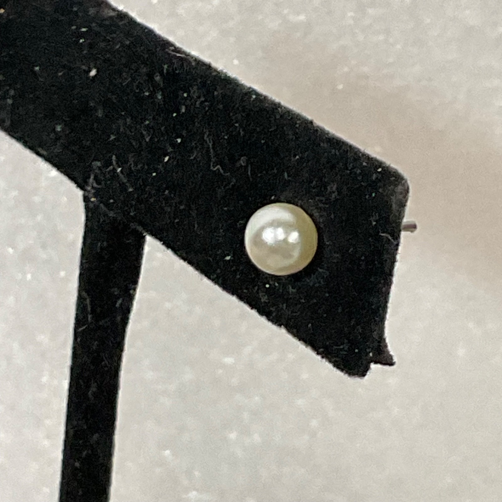 Vintage Faux Pearl Stud Earrings 6mm Silver Tone Posts 0.39g Classic Minimalist - Image 5