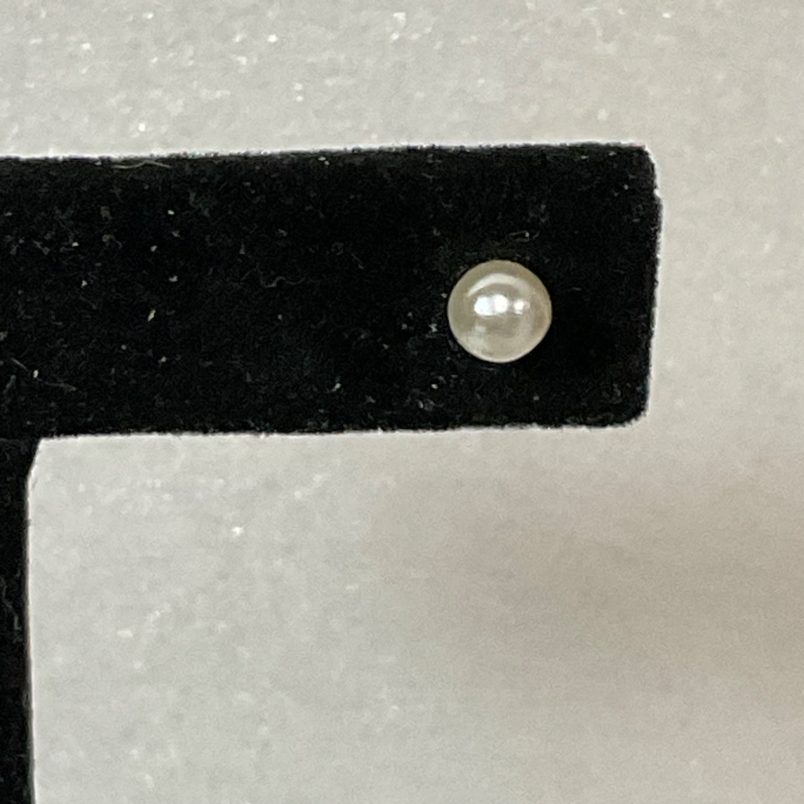 Vintage Faux Pearl Stud Earrings 6mm Silver Tone Posts 0.39g Classic Minimalist - Image 3