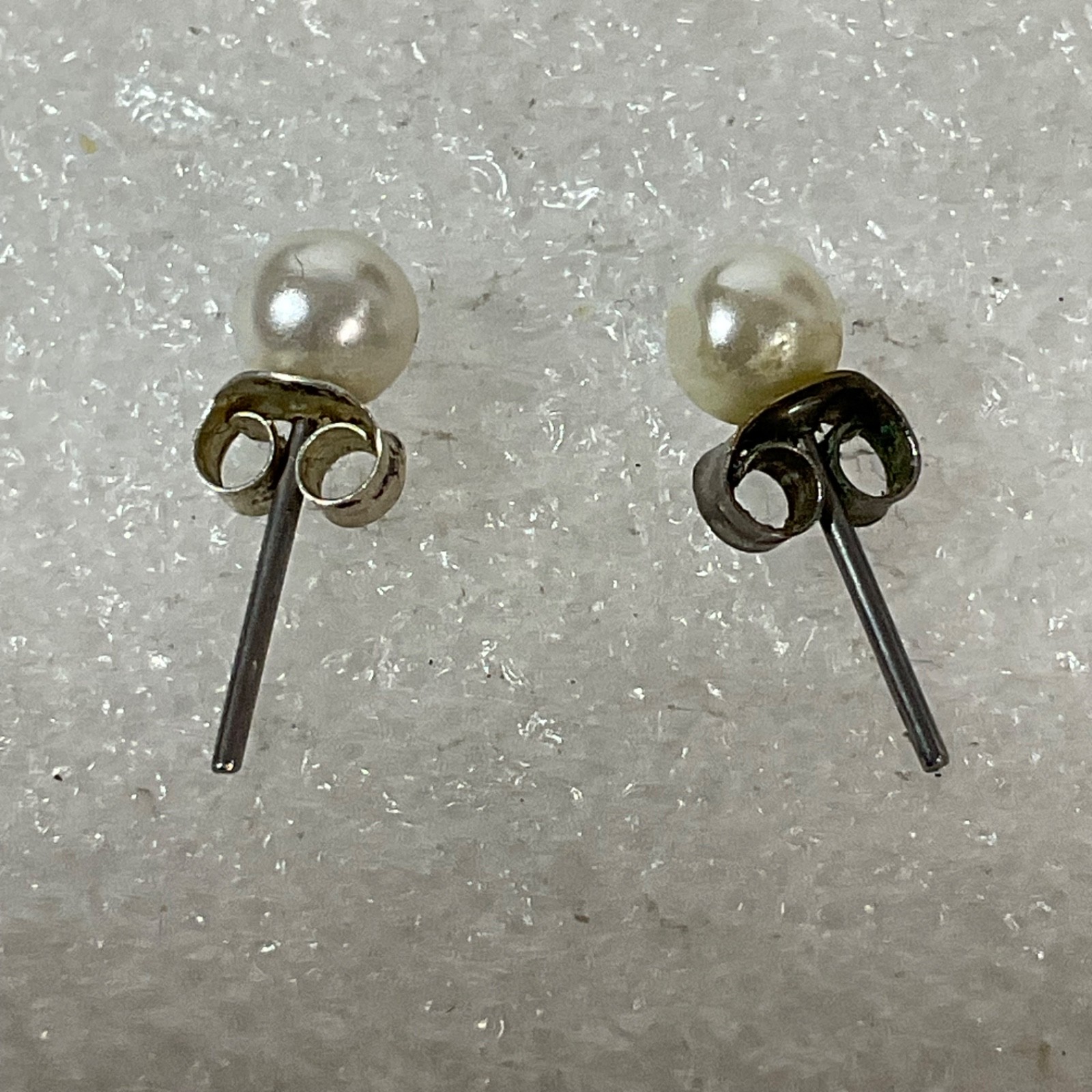 Vintage Faux Pearl Stud Earrings 6mm Silver Tone Posts 0.39g Classic Minimalist - Image 9