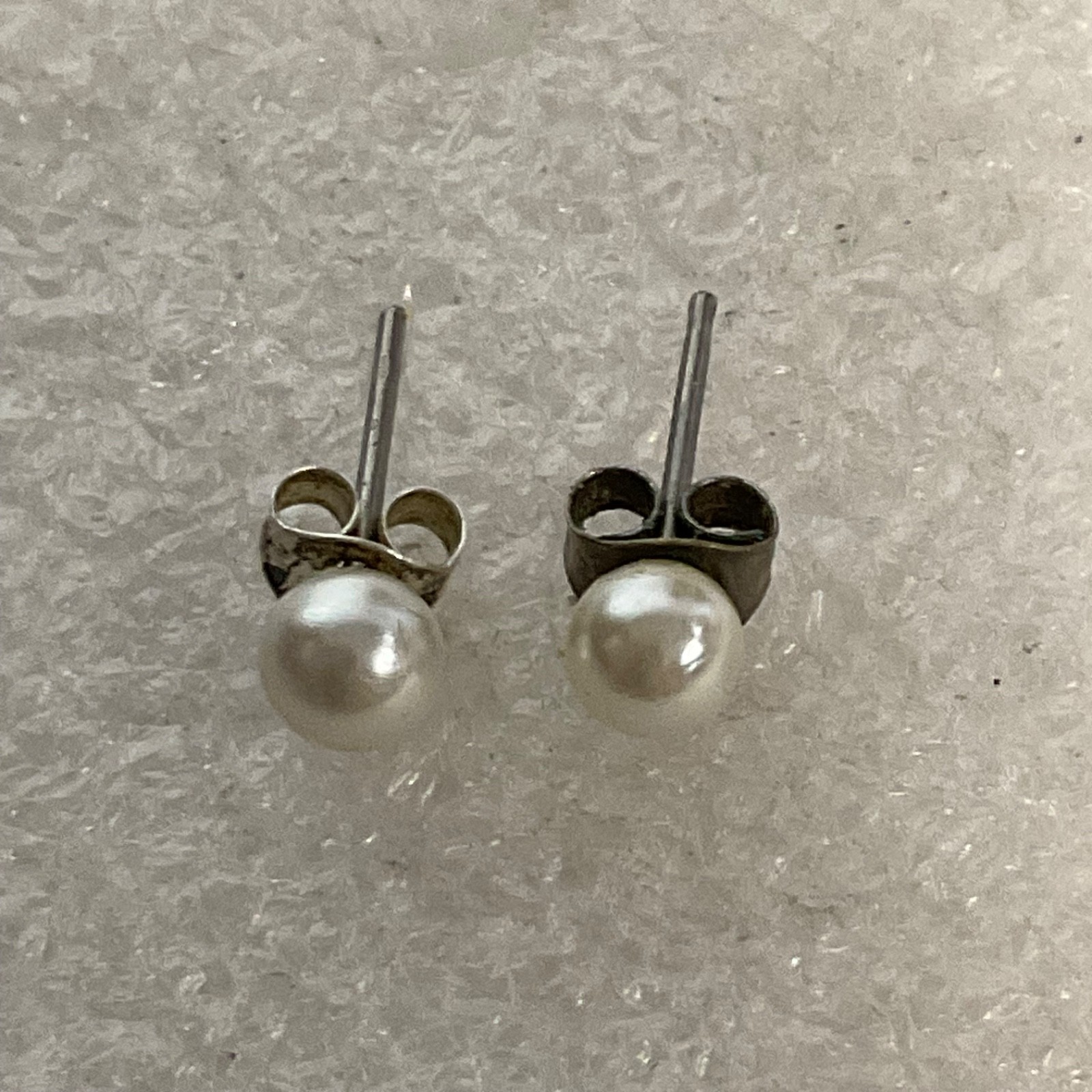 Vintage Faux Pearl Stud Earrings 6mm Silver Tone Posts 0.39g Classic Minimalist - Image 8