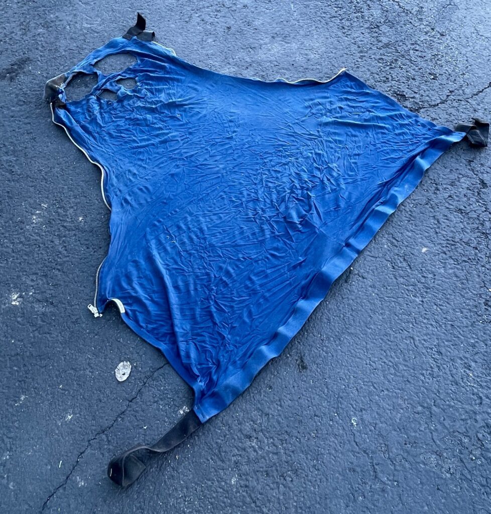 Schneiders Blue Horse Hood Large 56in x 52in Zipper Closure Stretch Sheet - Image 1