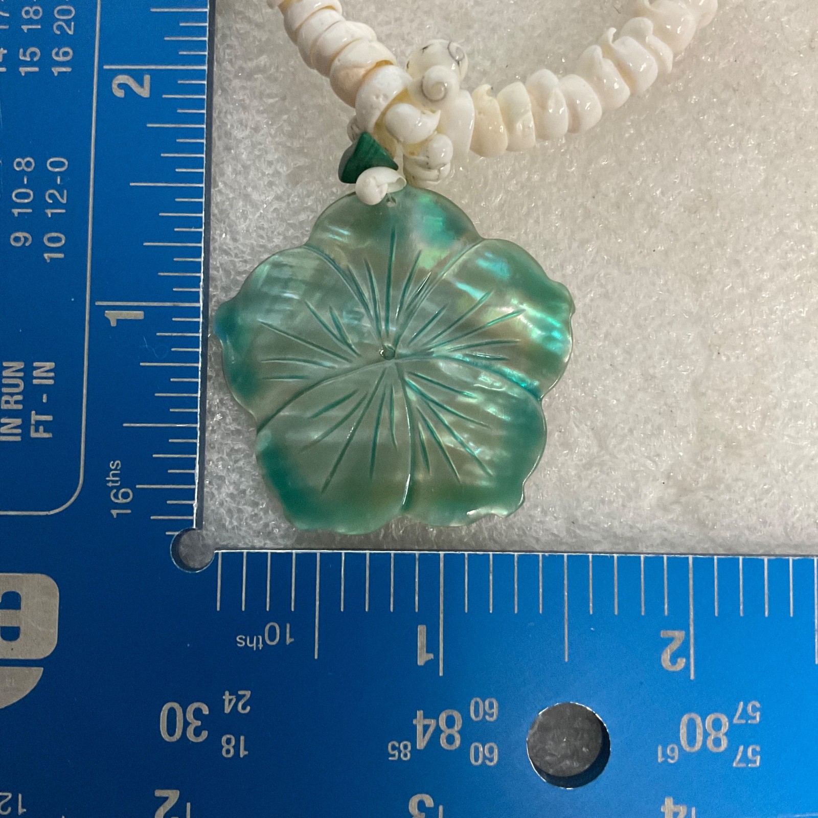 16in White Shell Beaded Necklace with Carved Green Abalone Flower Pendant 27.21g - Image 9