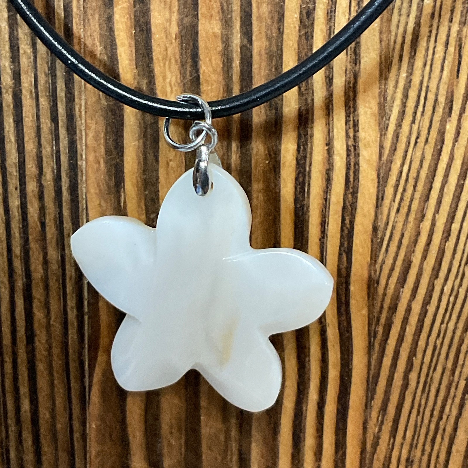 18in White Shell Flower Pendant Necklace Black Cord Adjustable Jewelry - Image 2