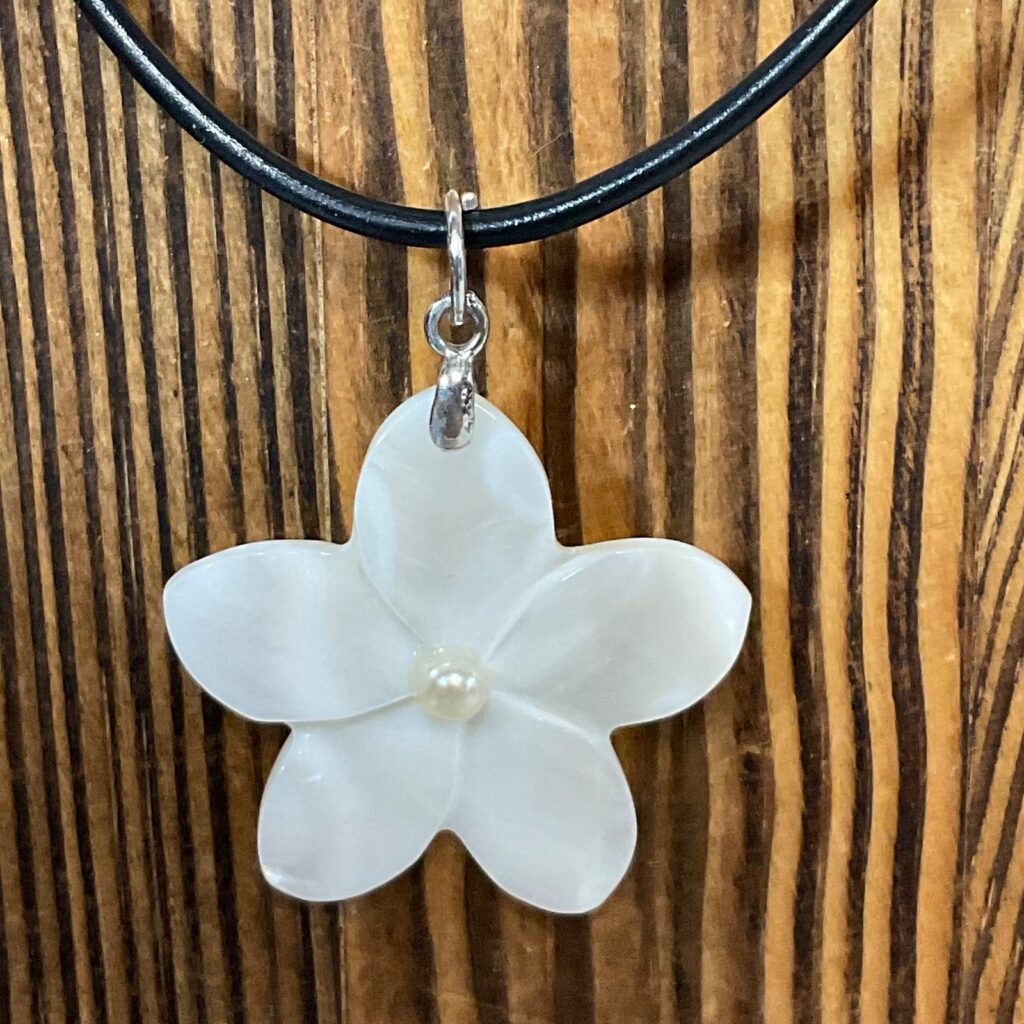 18in White Shell Flower Pendant Necklace Black Cord Adjustable Jewelry - Image 1