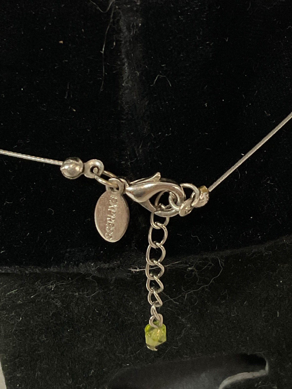 16in Express Green Glass Bead Necklace Silver Tone Wire Minimalist Jewelry - Image 2