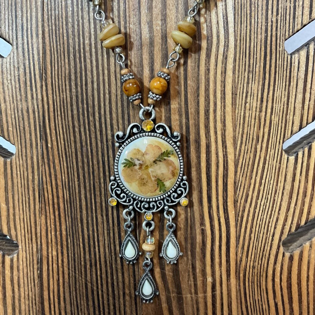 16in Pressed Flower Pendant Necklace Silver Tone Boho Style with Beads 16.71g - Image 1