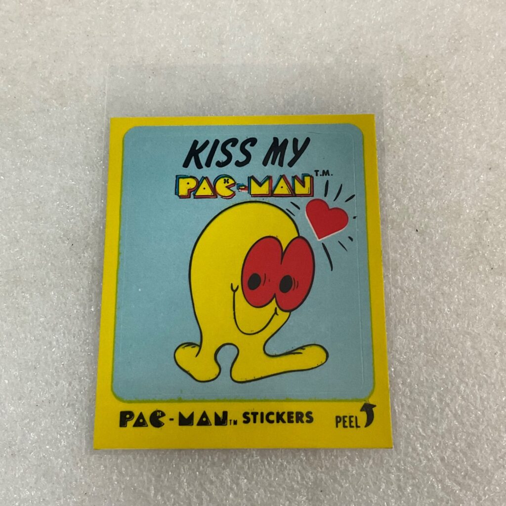 1980 Fleer Pac-Man Sticker #30 Kiss My Pac-Man Bally Midway Ungraded - Image 1